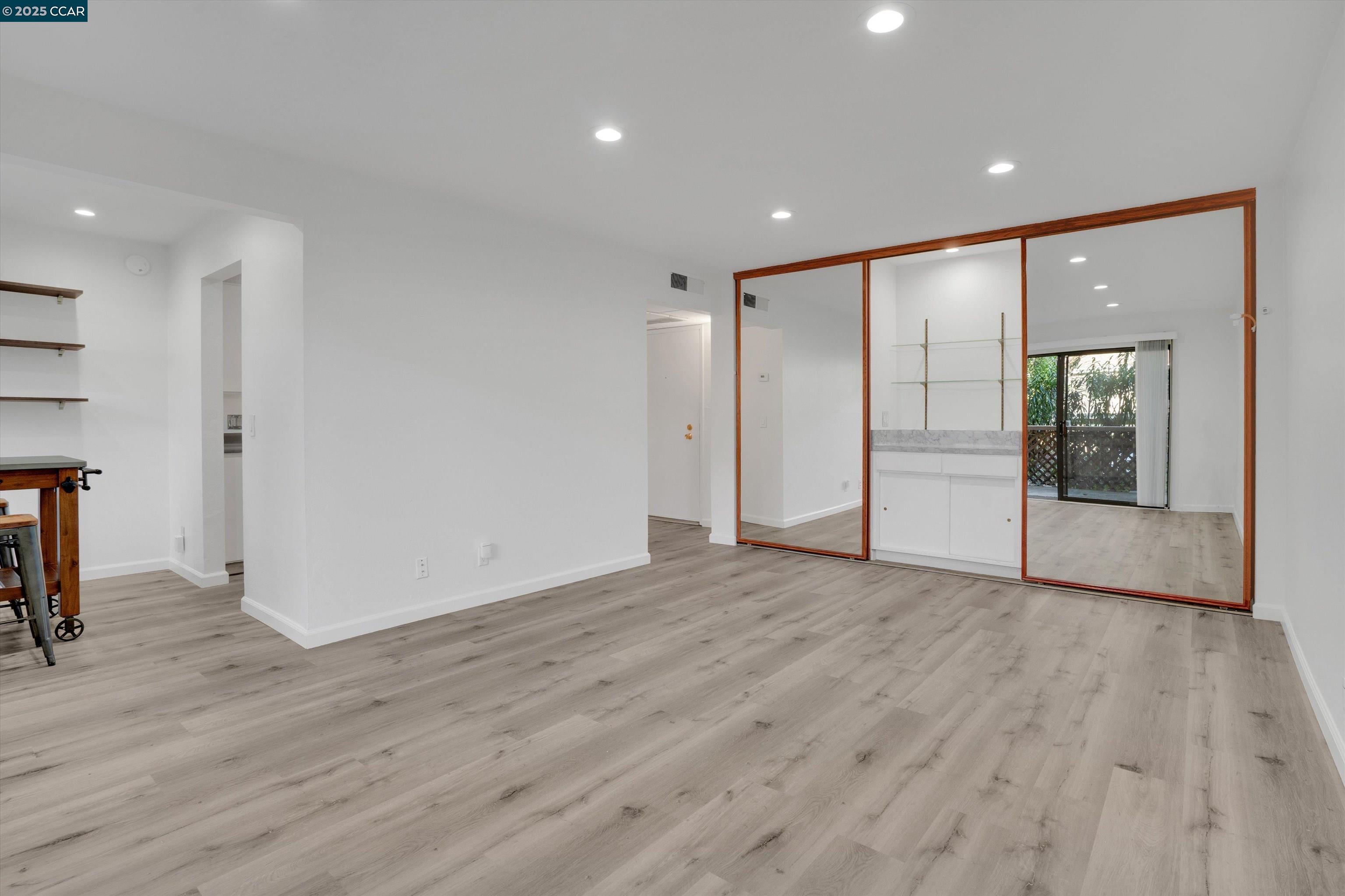 Photo #2: 41082705 Listing 