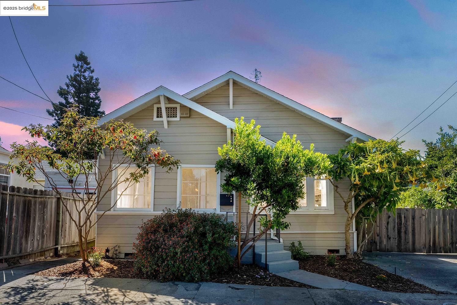 Detail Gallery Image 1 of 1 For 2916 Courtland Ave, Oakland,  CA 94619 - 3 Beds | 3 Baths