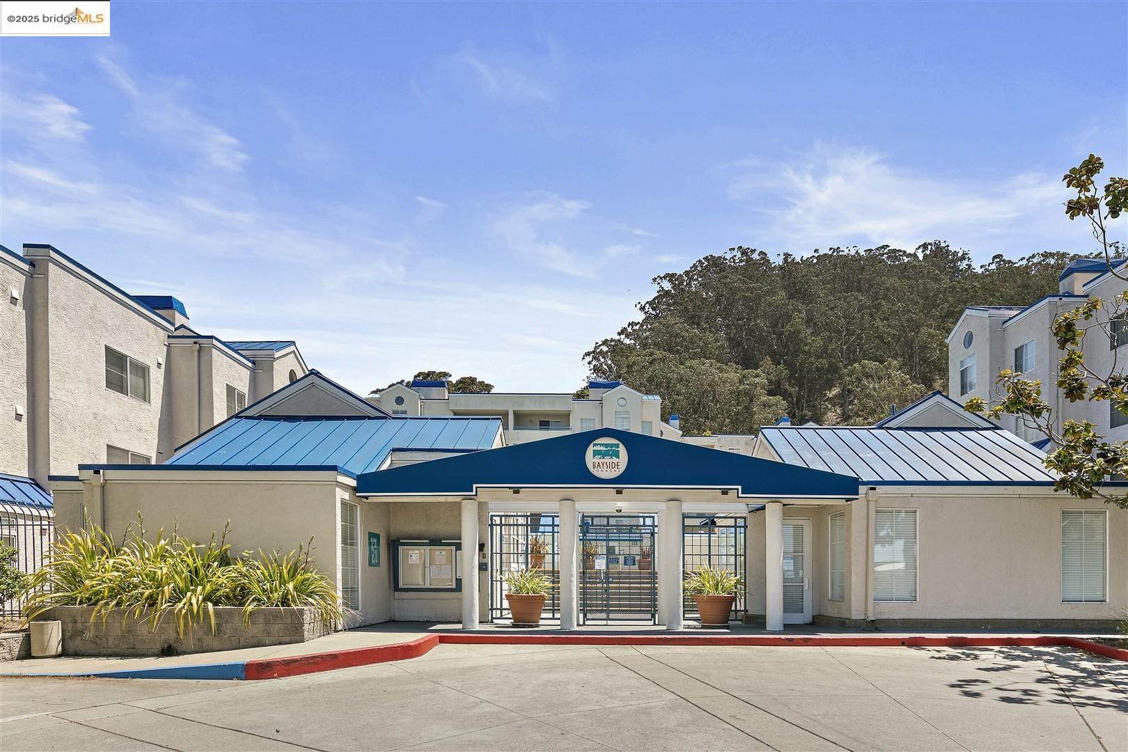 Detail Gallery Image 2 of 54 For 535 Pierce St #3409,  Albany,  CA 94706 - 2 Beds | 2 Baths