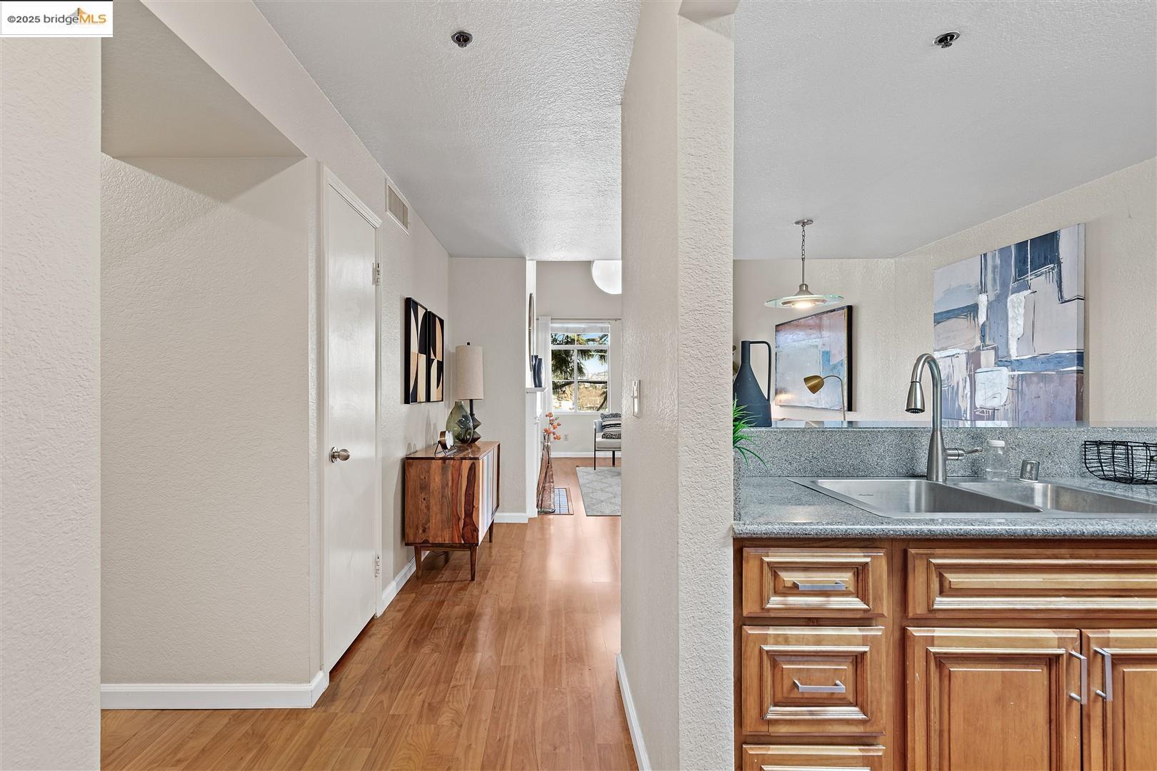 Detail Gallery Image 4 of 54 For 535 Pierce St #3409,  Albany,  CA 94706 - 2 Beds | 2 Baths