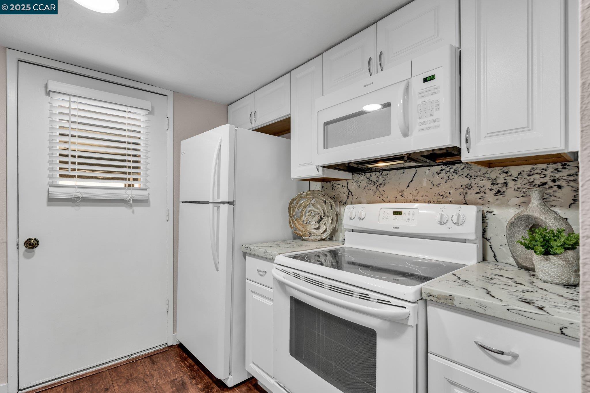 Photo #6: 41082758 Listing 