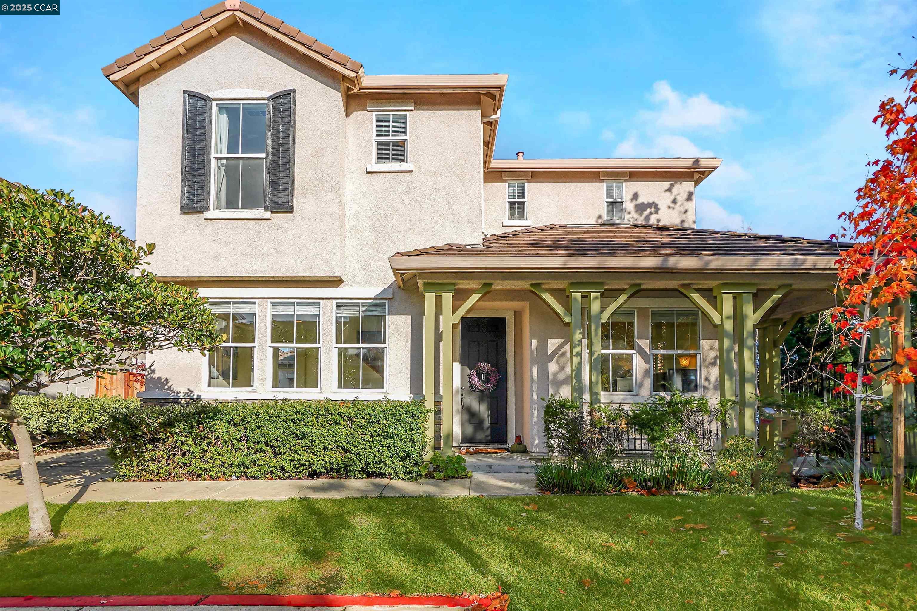 Detail Gallery Image 1 of 1 For 542 Dutch Elm Dr, Hercules,  CA 94547 - 4 Beds | 3 Baths