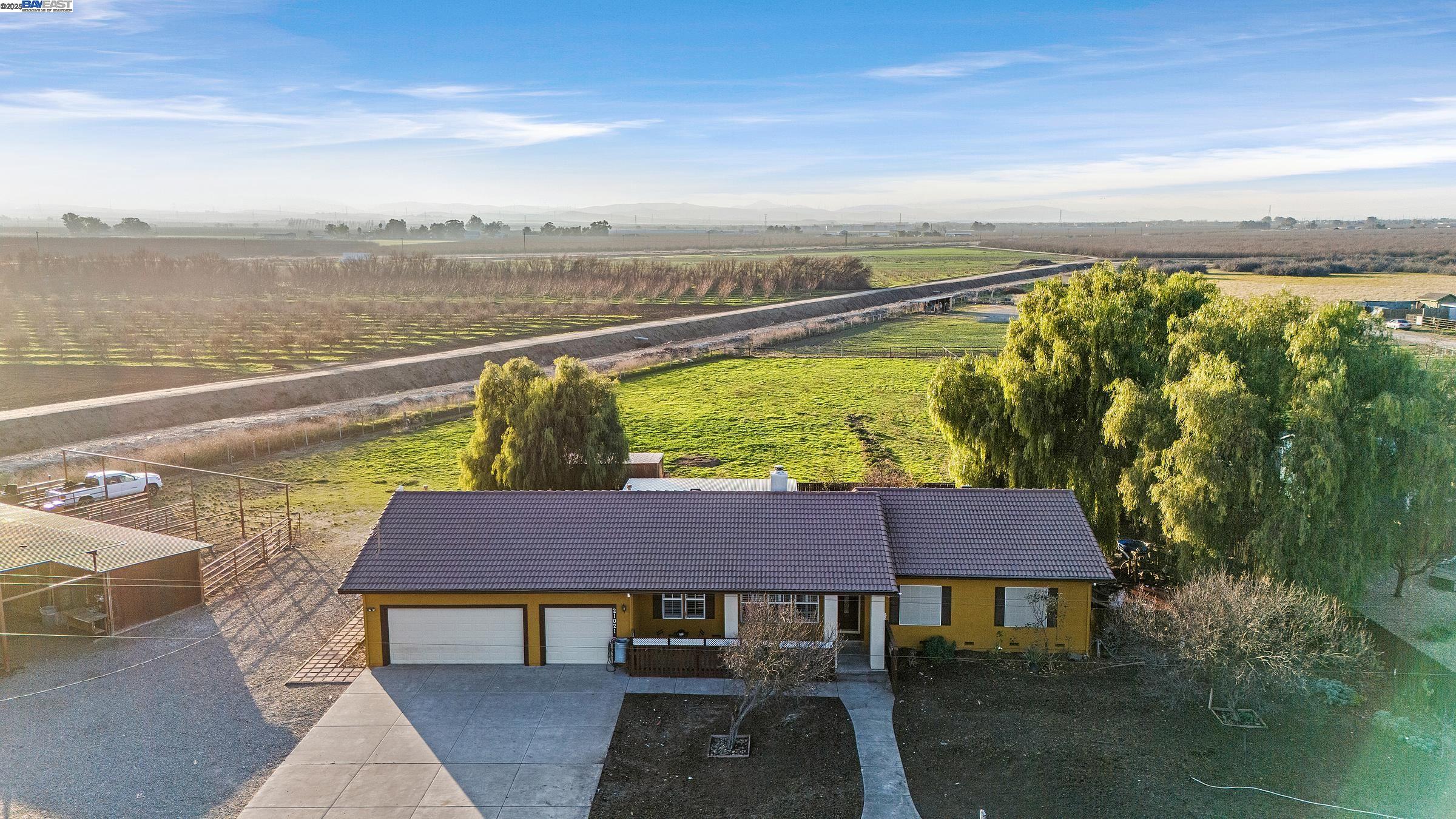 Detail Gallery Image 4 of 60 For 21021 Reeve Rd, Tracy,  CA 95304 - 4 Beds | 2/1 Baths