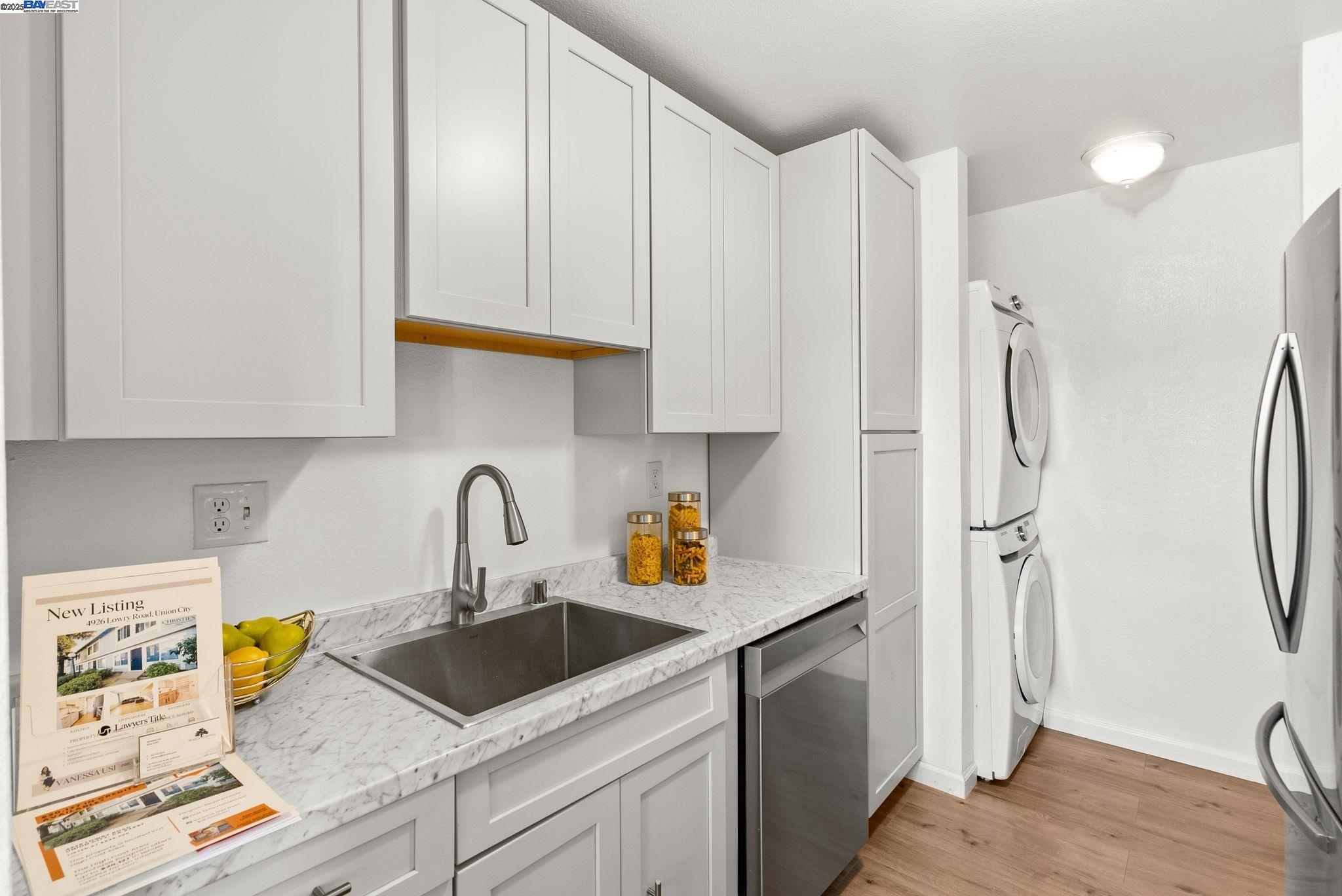 4926 Lowry Rd, Union City, California 94587, 2 Bedrooms Bedrooms, 5 Rooms Rooms,1 BathroomBathrooms,Residential,For Sale,4926 Lowry Rd,41082853