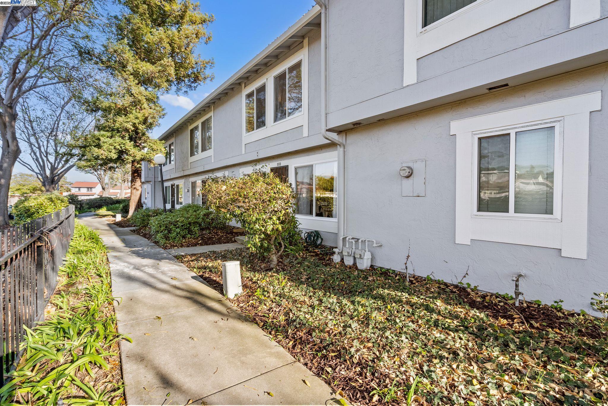 4926 Lowry Rd, Union City, California 94587, 2 Bedrooms Bedrooms, 5 Rooms Rooms,1 BathroomBathrooms,Residential,For Sale,4926 Lowry Rd,41082853