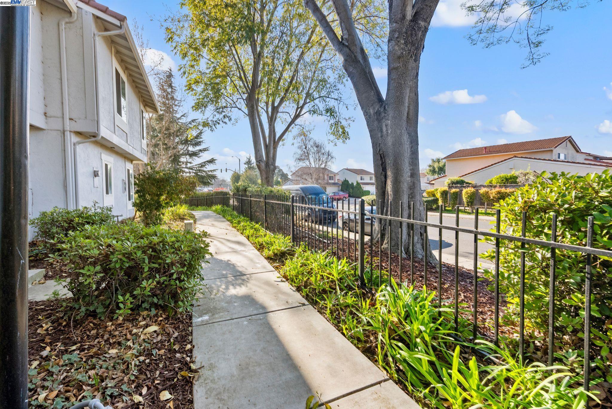 4926 Lowry Rd, Union City, California 94587, 2 Bedrooms Bedrooms, 5 Rooms Rooms,1 BathroomBathrooms,Residential,For Sale,4926 Lowry Rd,41082853