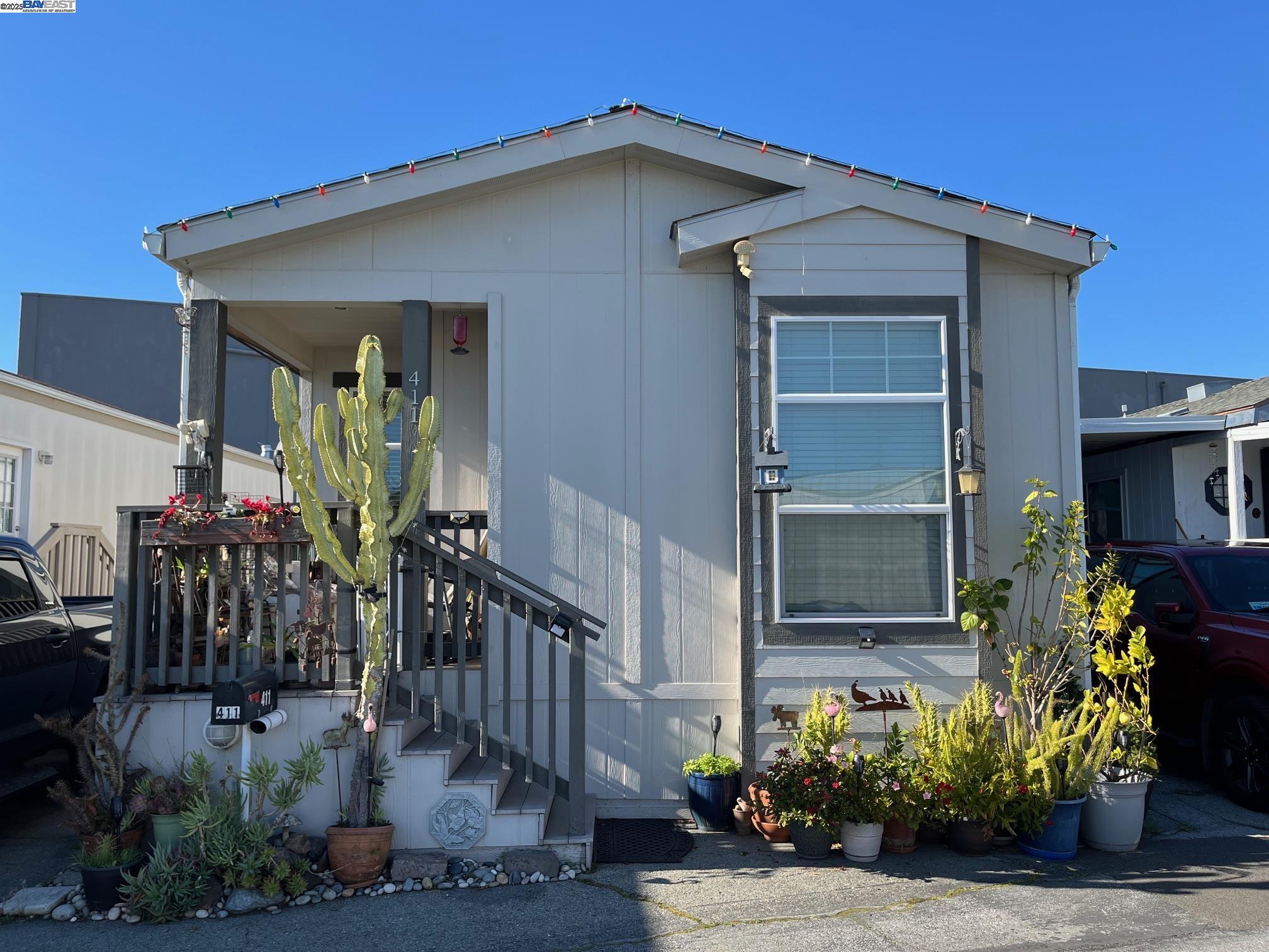 Detail Gallery Image 1 of 19 For 3015 E Bayshore Rd. #411 #411,  Redwood City,  CA 94063 - 4 Beds | 2 Baths