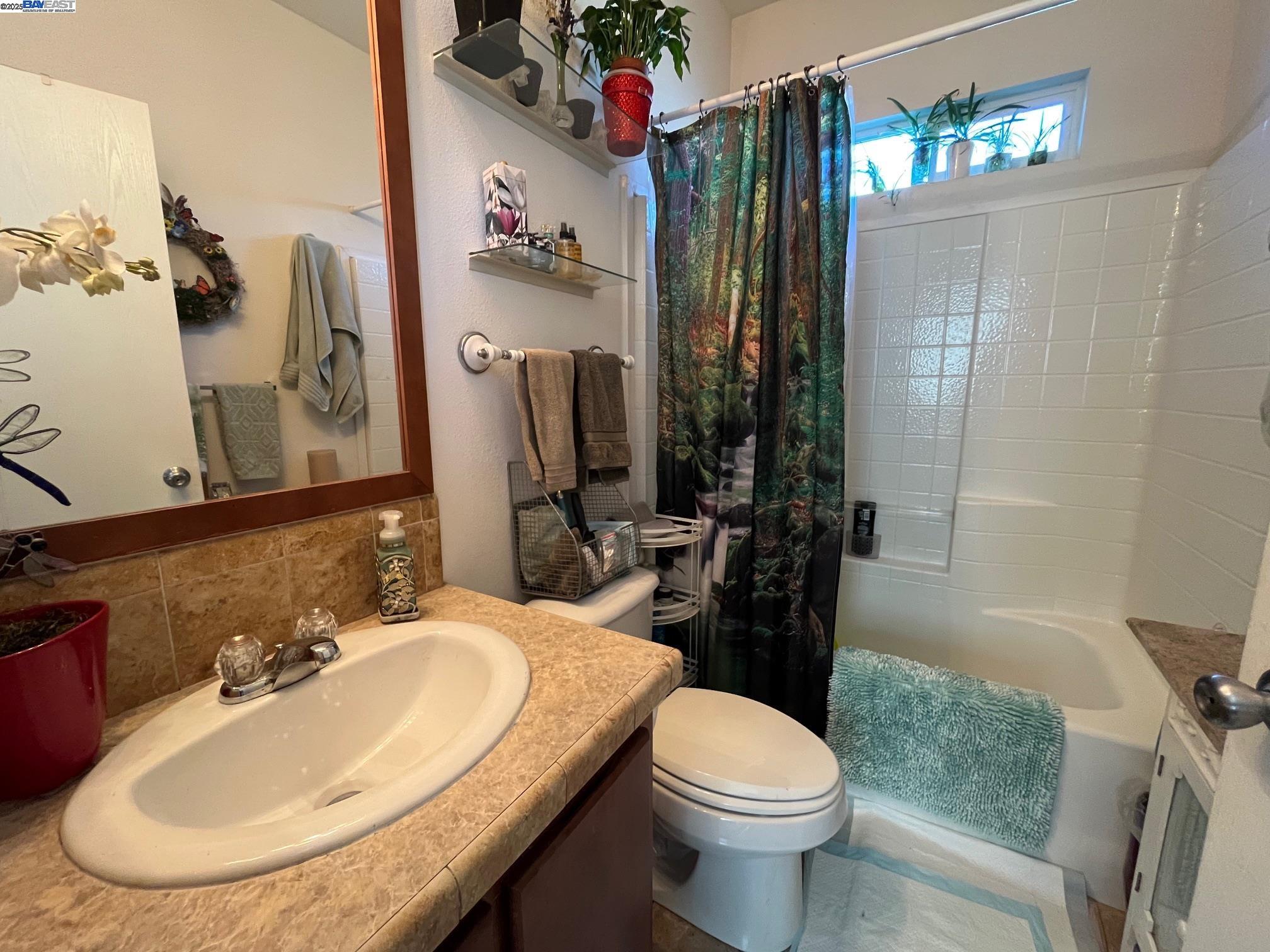 Detail Gallery Image 11 of 19 For 3015 E Bayshore Rd. #411 #411,  Redwood City,  CA 94063 - 4 Beds | 2 Baths