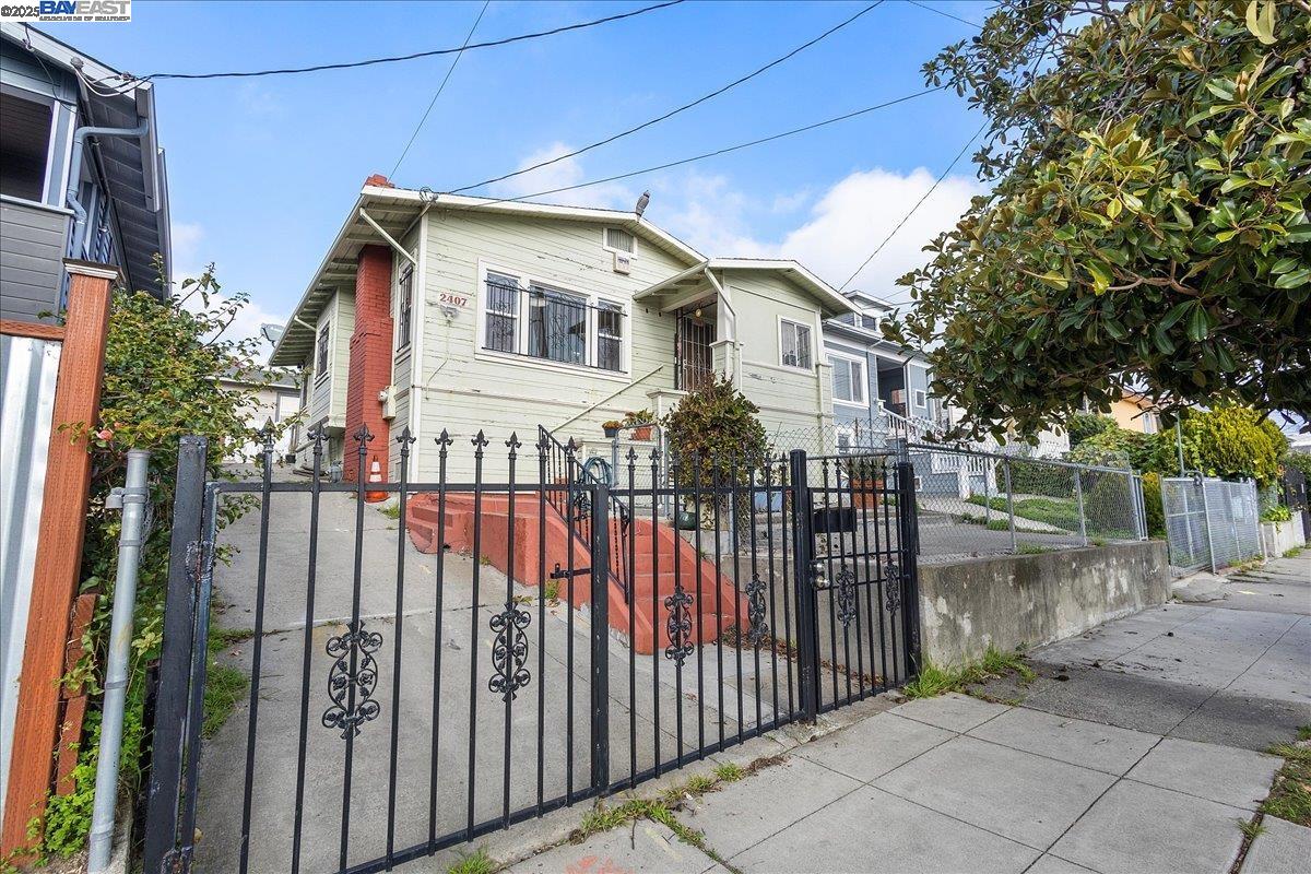 Detail Gallery Image 1 of 1 For 2407 19th Ave, Oakland,  CA 94606 - 2 Beds | 1 Baths