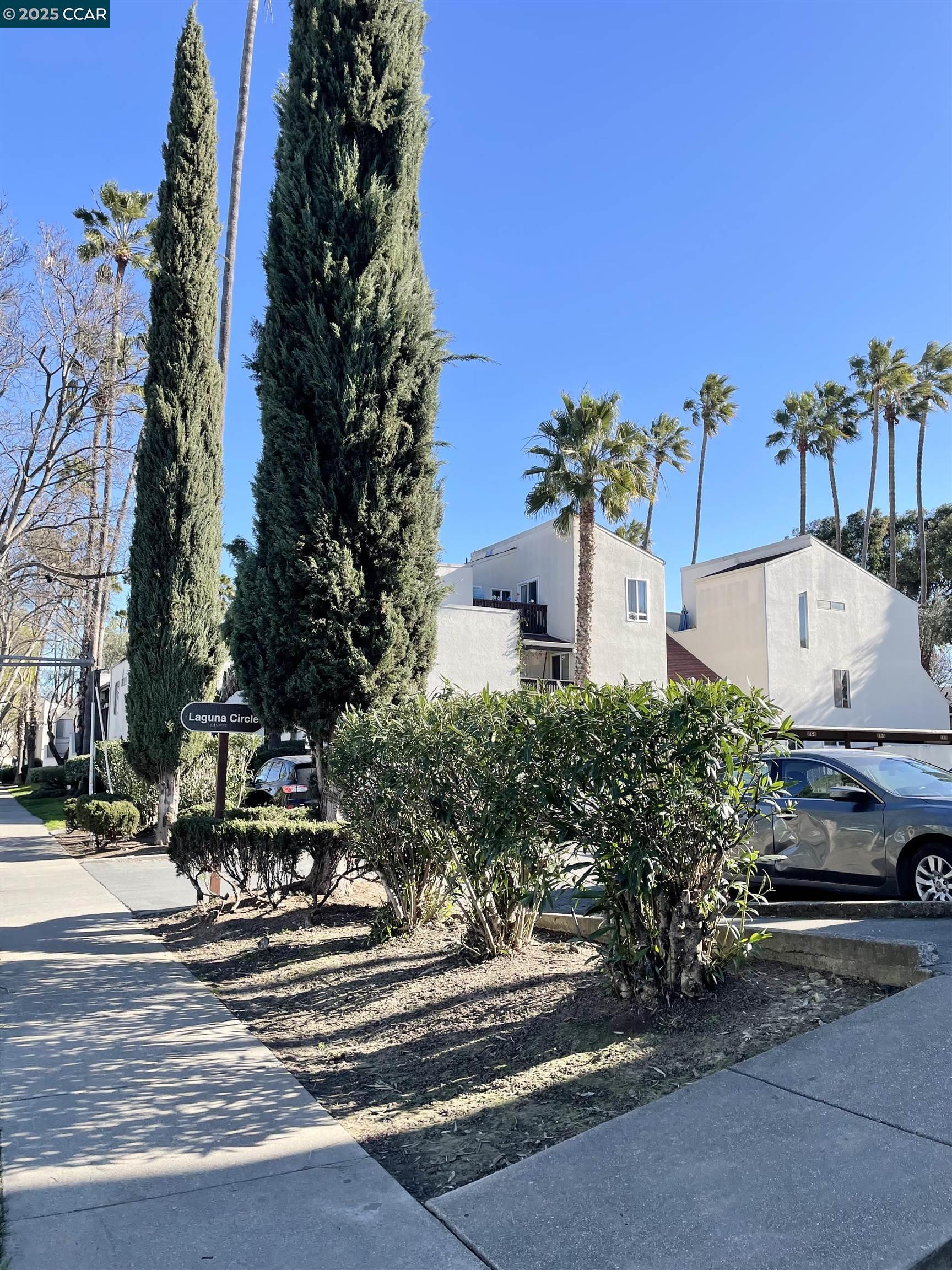 Detail Gallery Image 1 of 1 For 2200 Laguna Cir #E,  Concord,  CA 94520 - 1 Beds | 1 Baths
