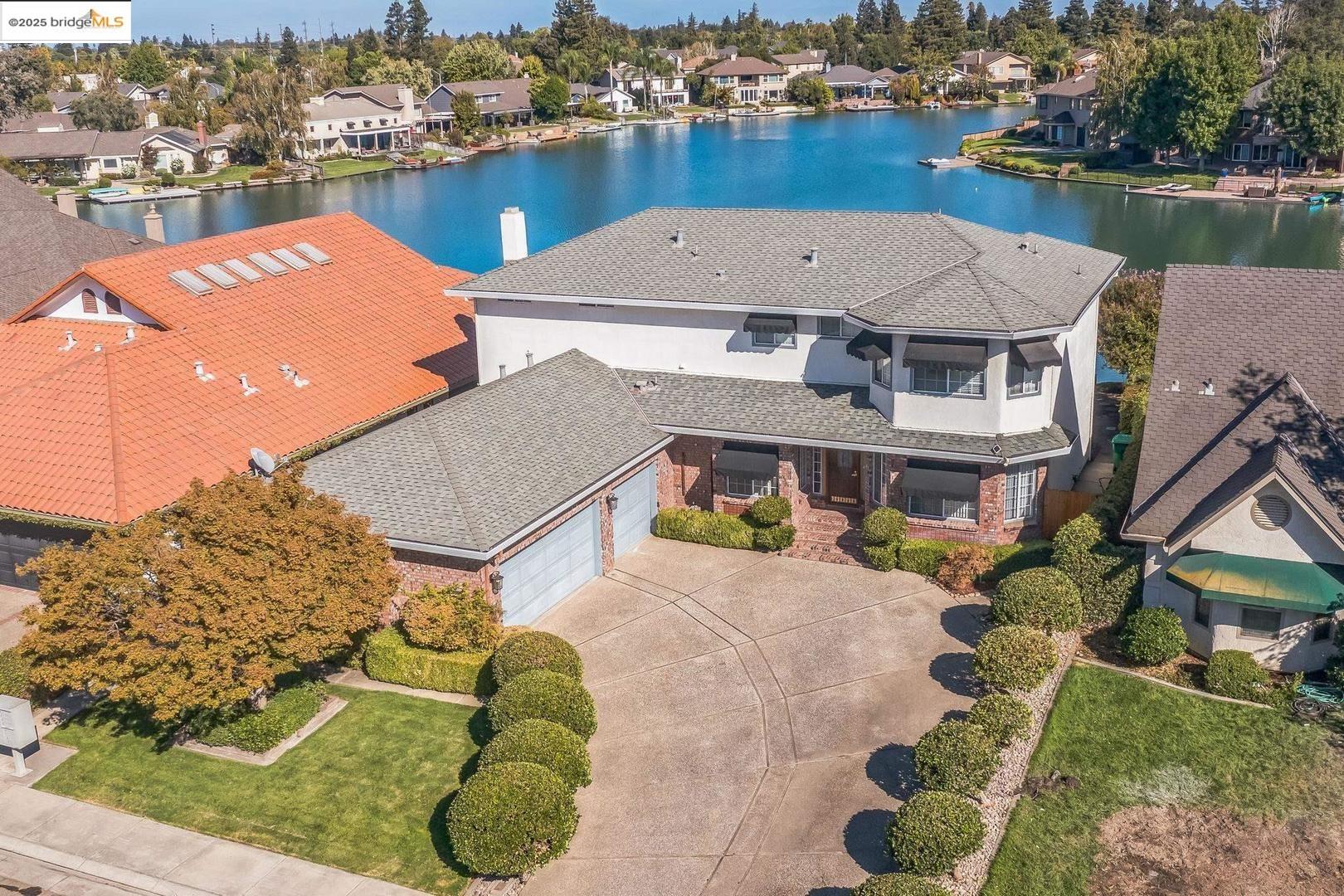 Detail Gallery Image 1 of 40 For 1720 Windjammer Ct, Lodi,  CA 95242 - 3 Beds | 2/1 Baths
