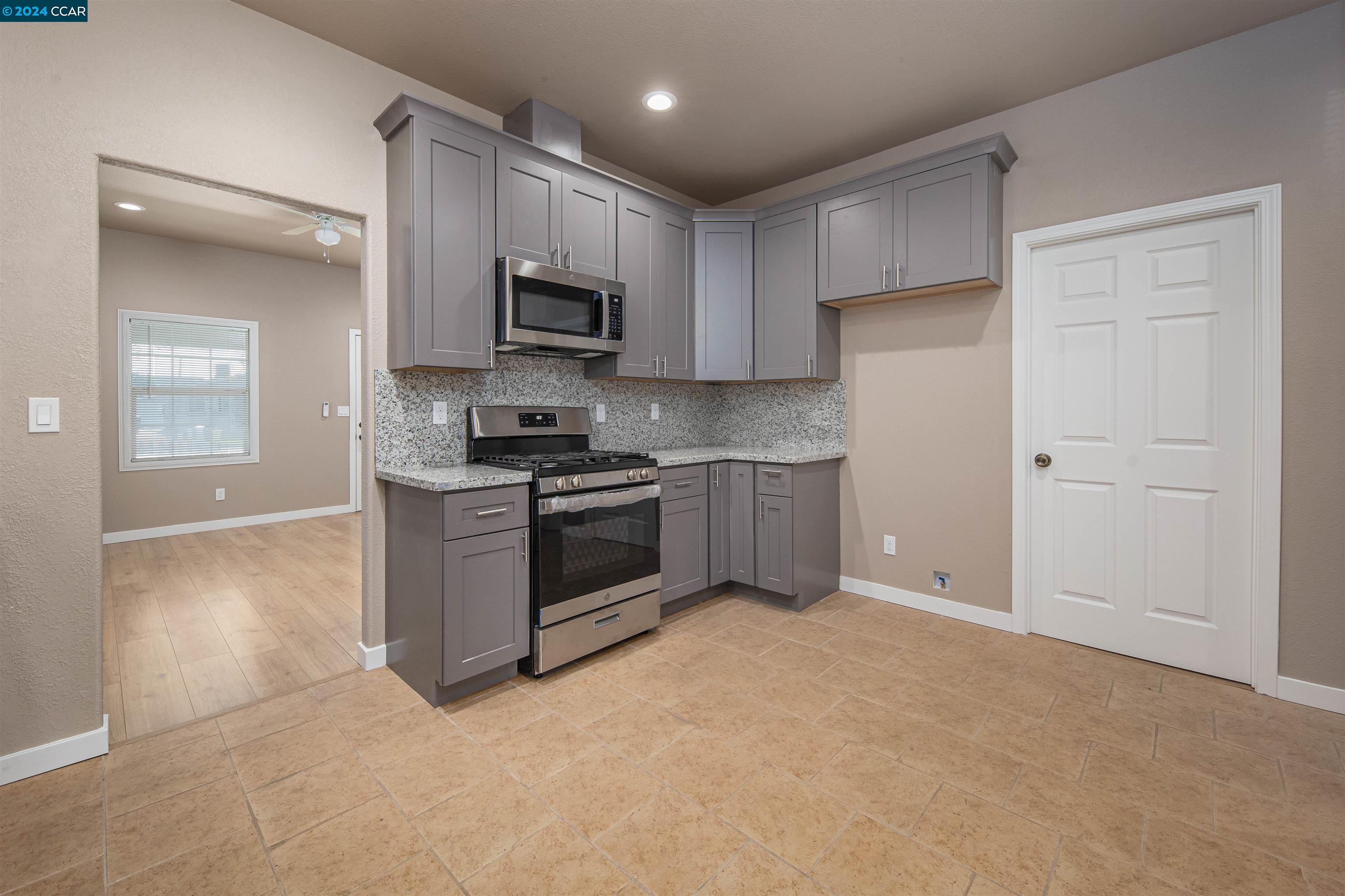 Detail Gallery Image 11 of 25 For 115 E Walnut St, Lodi,  CA 95240 - 3 Beds | 2/1 Baths