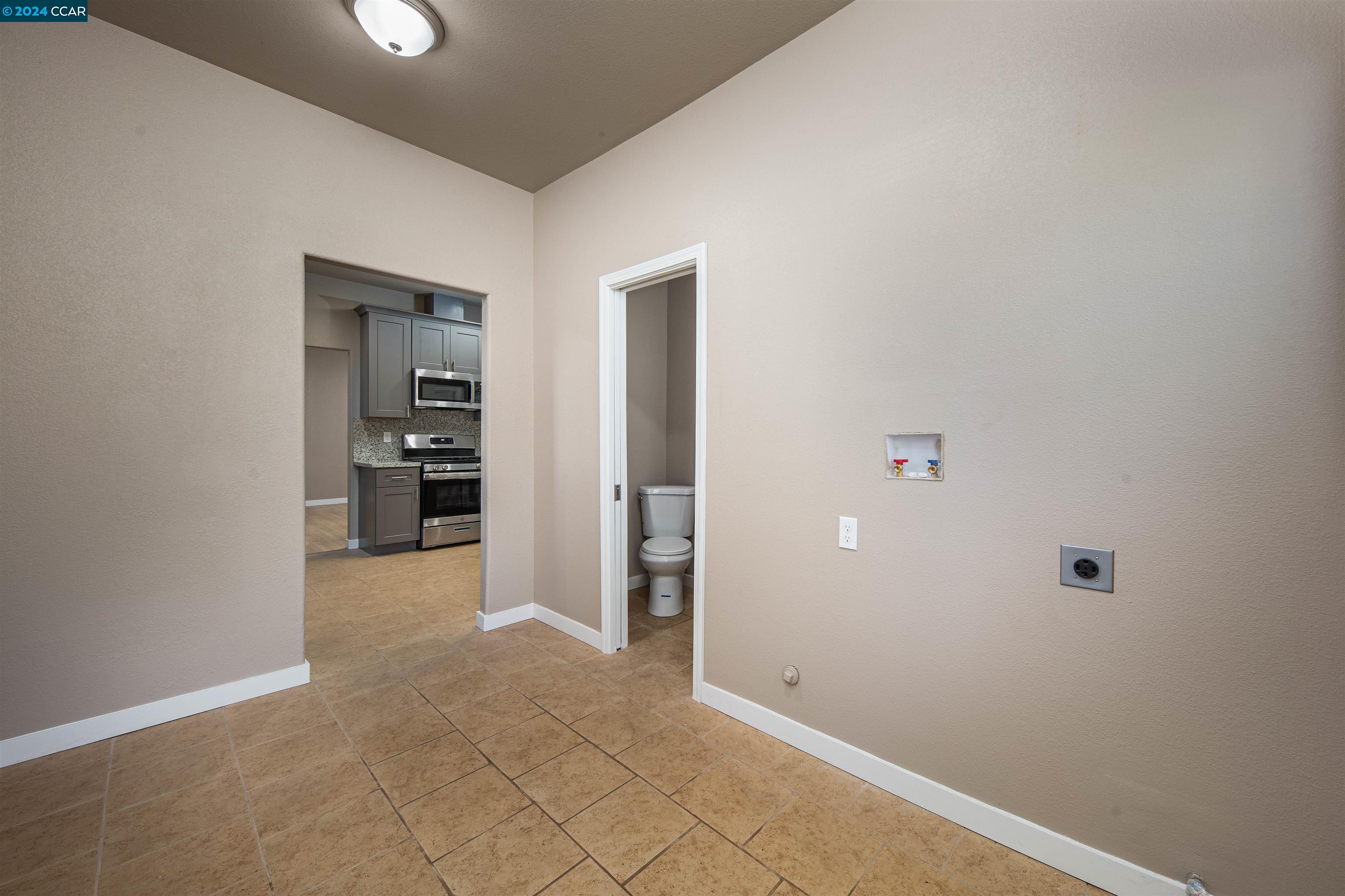 Detail Gallery Image 17 of 25 For 115 E Walnut St, Lodi,  CA 95240 - 3 Beds | 2/1 Baths