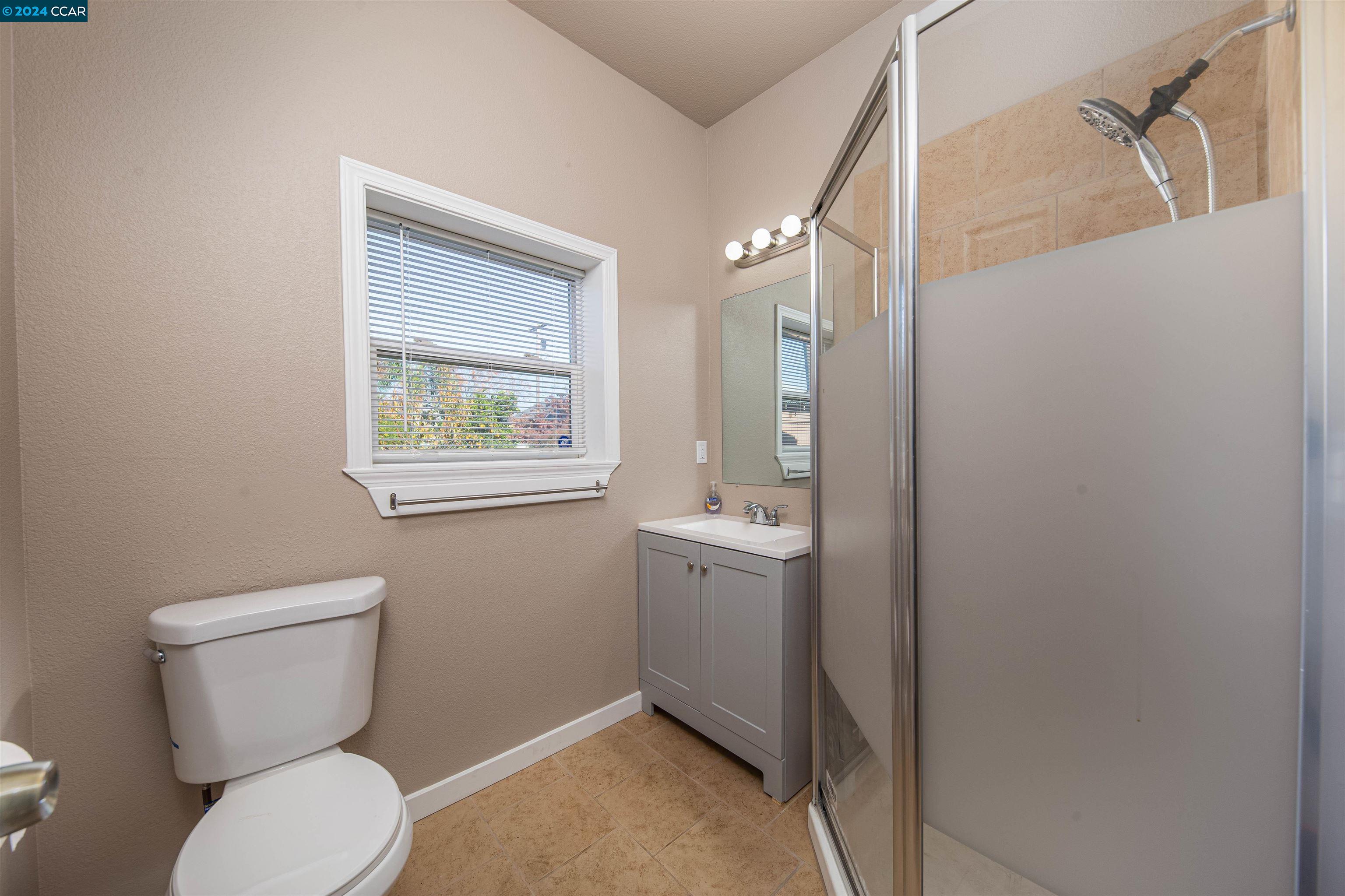Detail Gallery Image 8 of 25 For 115 E Walnut St, Lodi,  CA 95240 - 3 Beds | 2/1 Baths