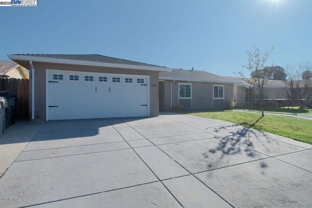 Detail Gallery Image 1 of 1 For 8123 Valley Green Dr, Sacramento,  CA 95823 - 3 Beds | 2 Baths