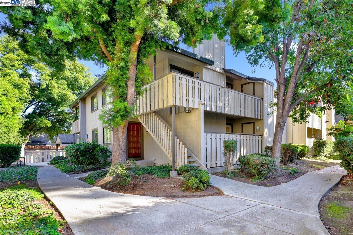 Detail Gallery Image 1 of 1 For 1439 Alma Loop, San Jose,  CA 95125 - 2 Beds | 2 Baths