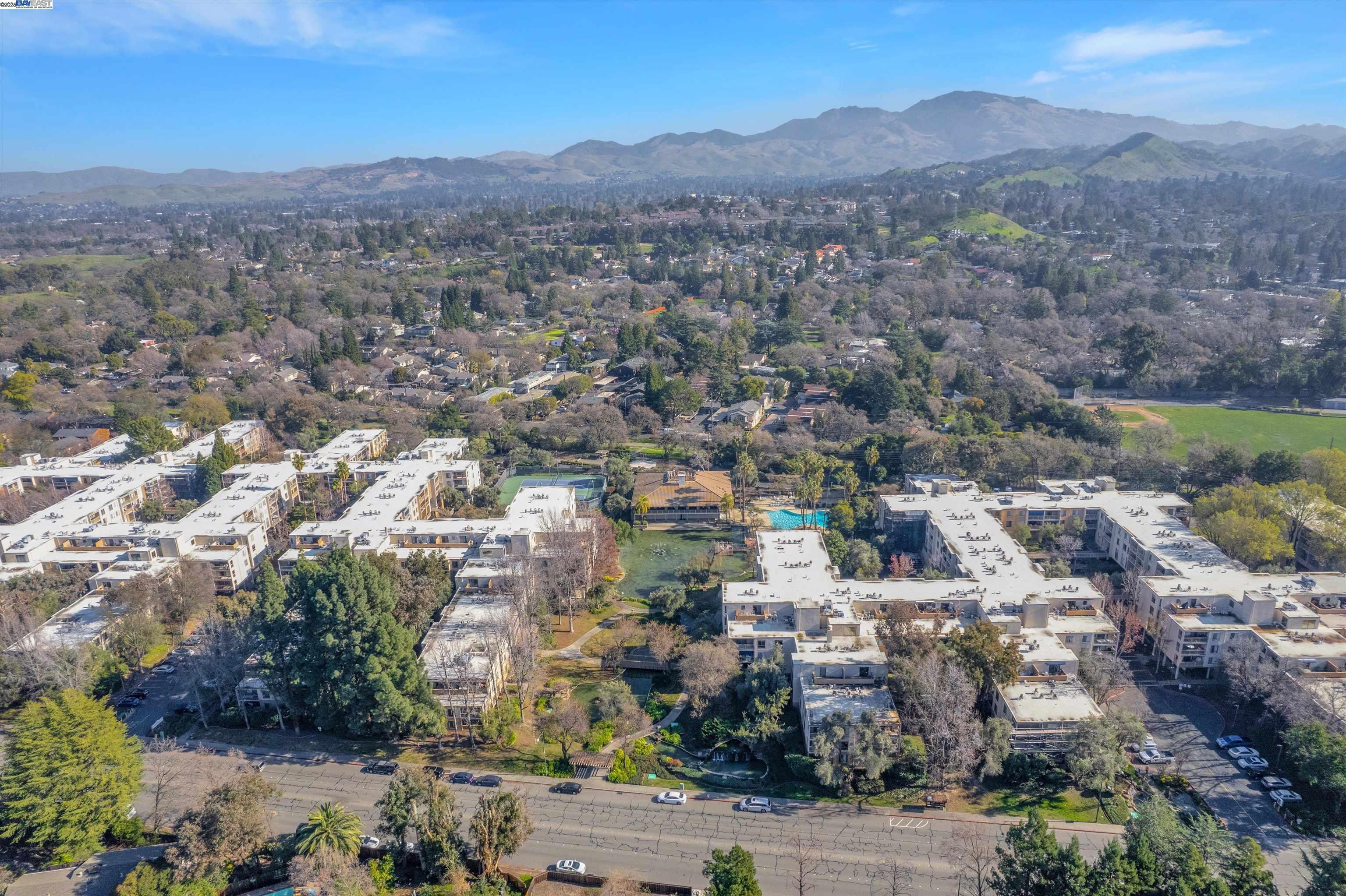 450 N Civic Dr # 204, Walnut Creek, California 94596, 2 Bedrooms Bedrooms, 5 Rooms Rooms,1 BathroomBathrooms,Residential,For Sale,450 N Civic Dr # 204,41083015