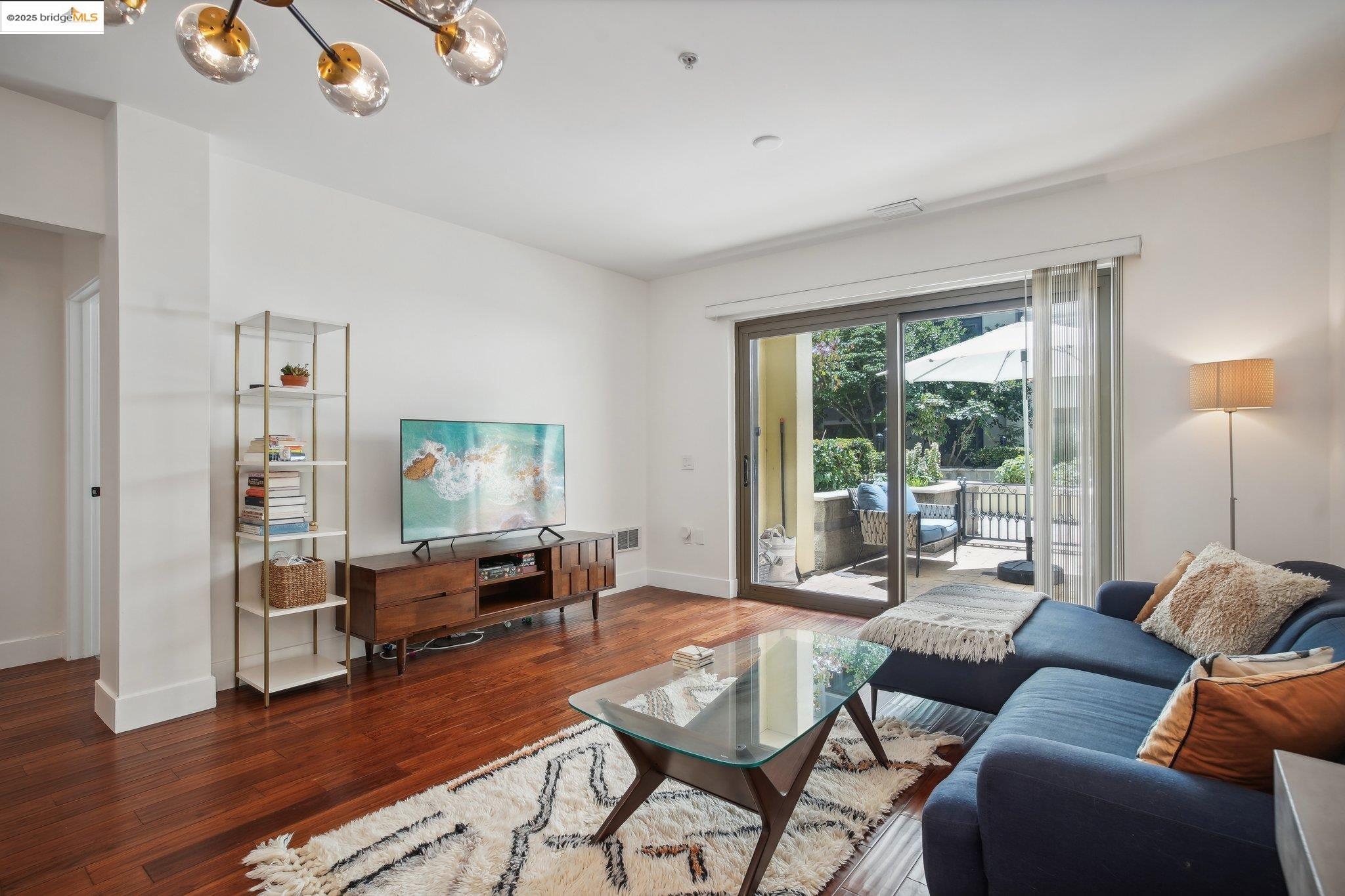 More Details about MLS # 41083104 : 438 W GRAND AVE # 433