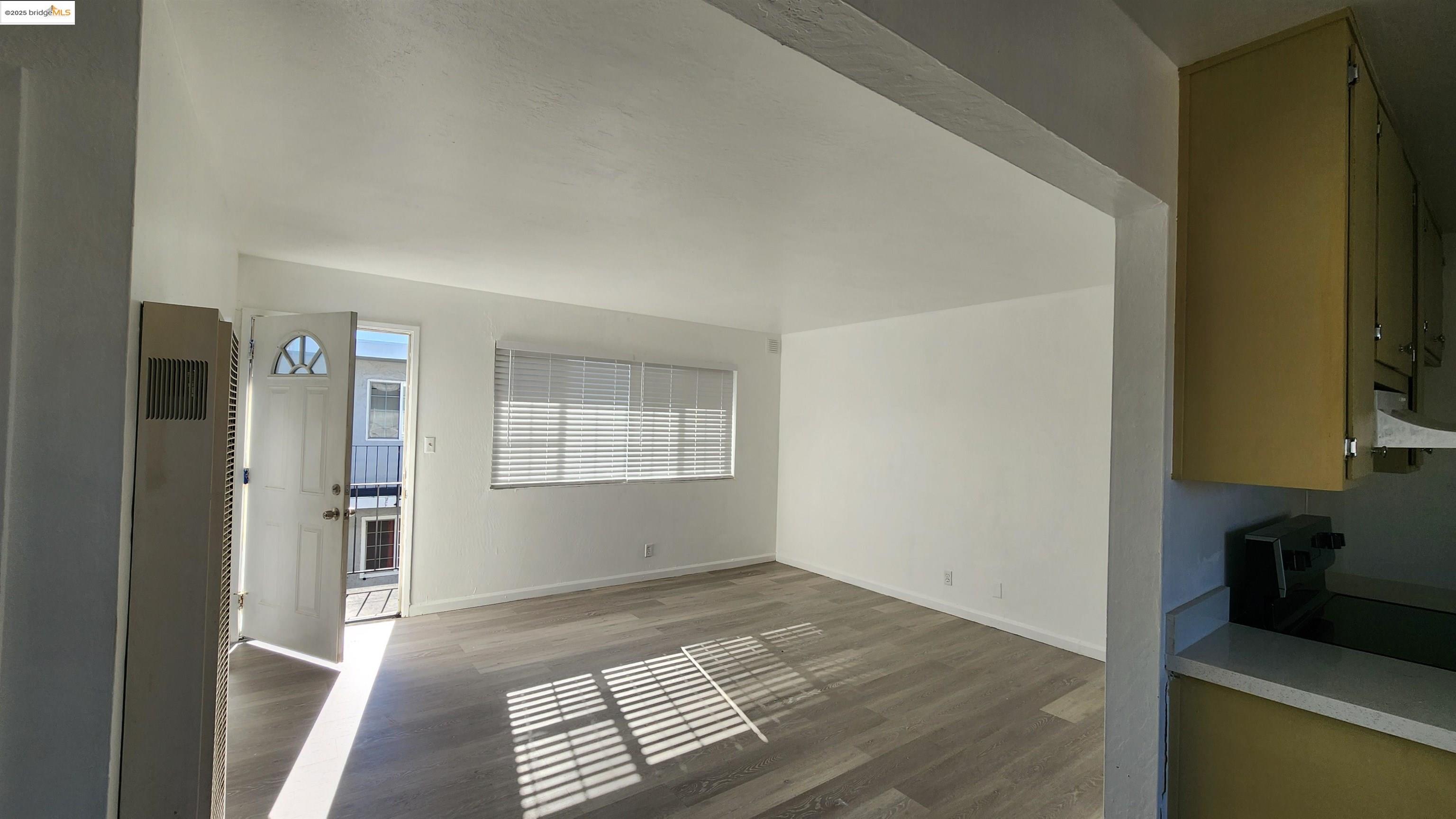 9220 Bancroft Ave # D, Oakland, California 94603, 3 Bedrooms Bedrooms, 6 Rooms Rooms,1 BathroomBathrooms,Residential Lease,For Rent,9220 Bancroft Ave # D,41083107
