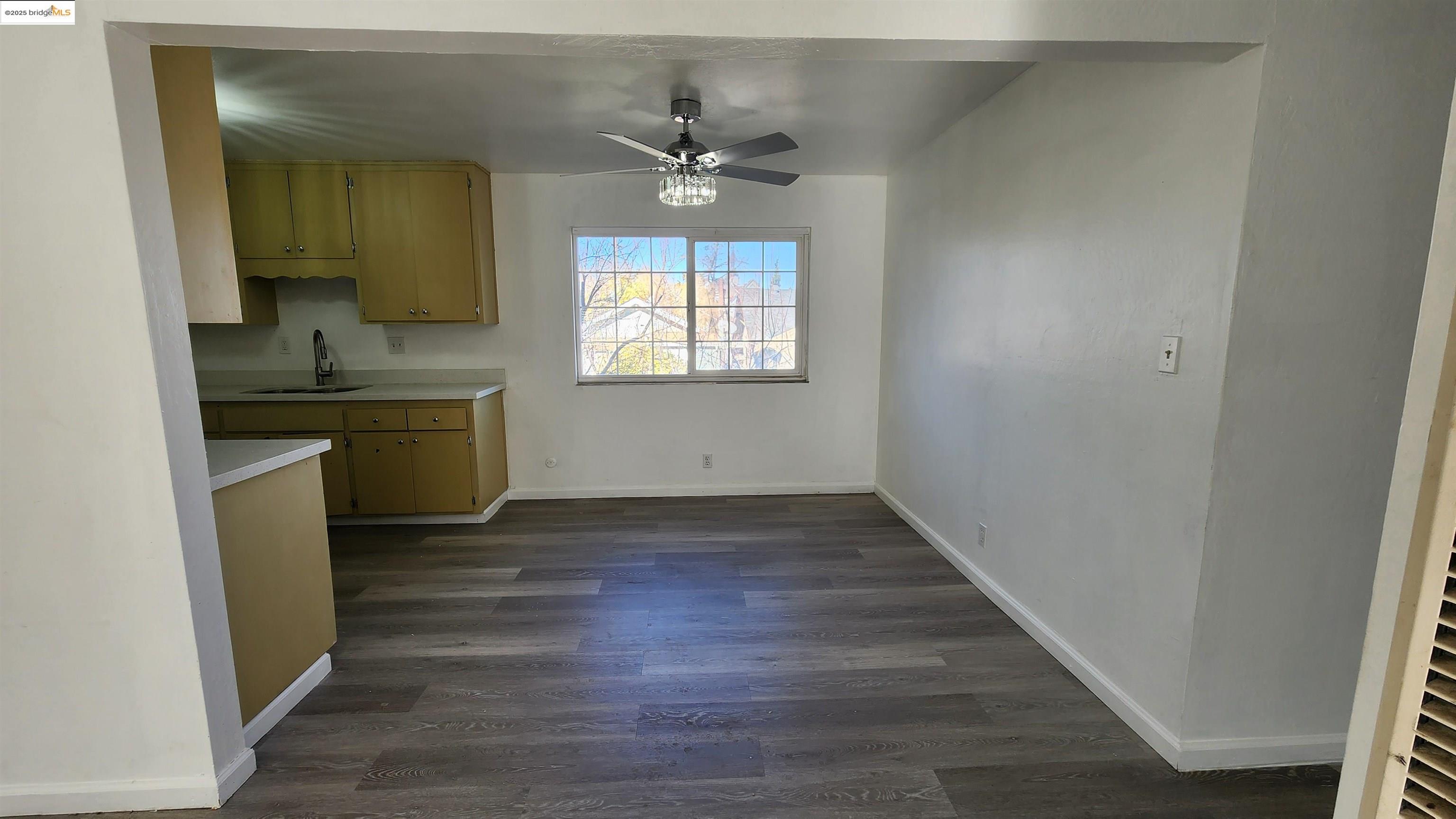 9220 Bancroft Ave # D, Oakland, California 94603, 3 Bedrooms Bedrooms, 6 Rooms Rooms,1 BathroomBathrooms,Residential Lease,For Rent,9220 Bancroft Ave # D,41083107