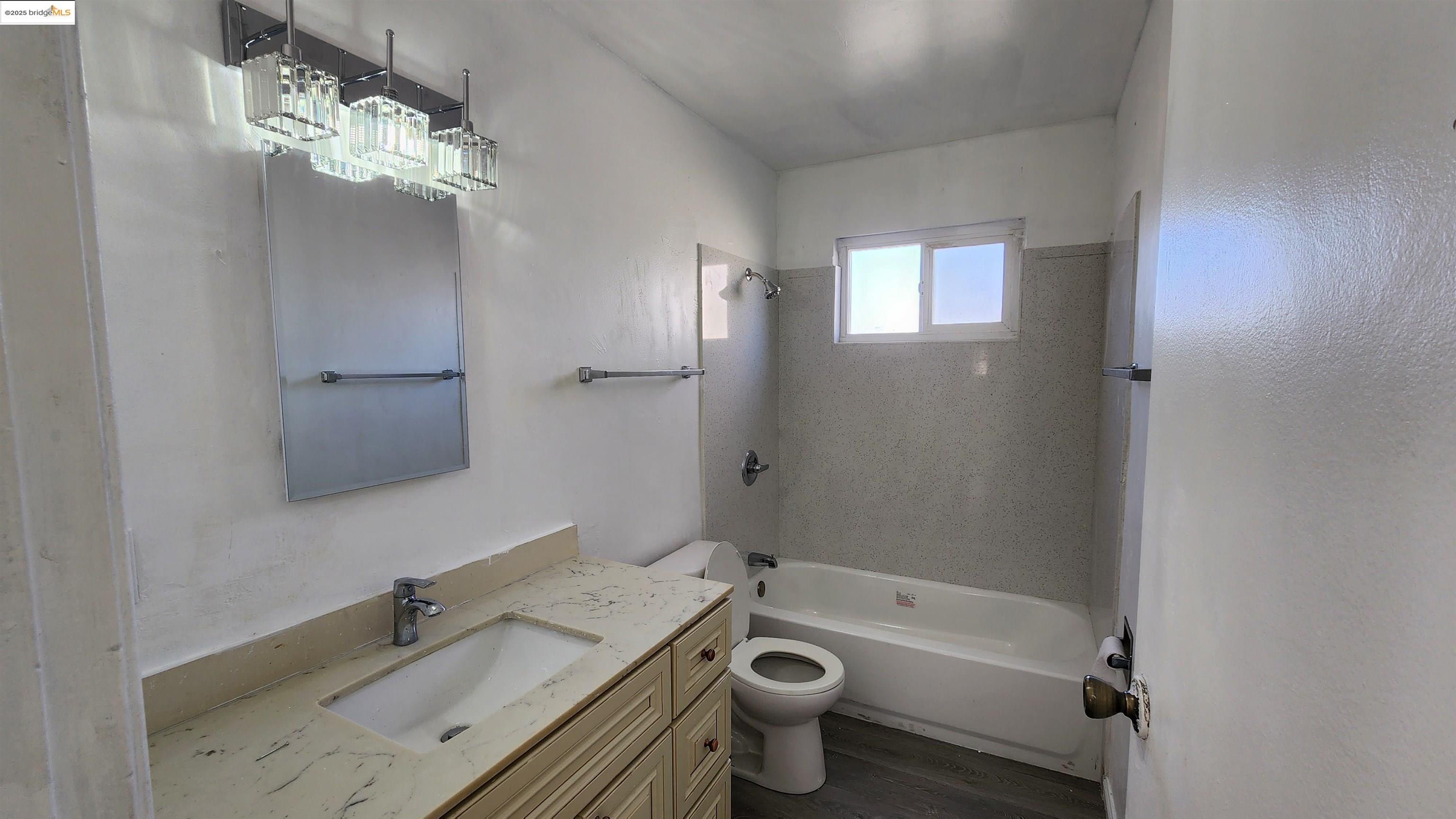 9220 Bancroft Ave # D, Oakland, California 94603, 3 Bedrooms Bedrooms, 6 Rooms Rooms,1 BathroomBathrooms,Residential Lease,For Rent,9220 Bancroft Ave # D,41083107
