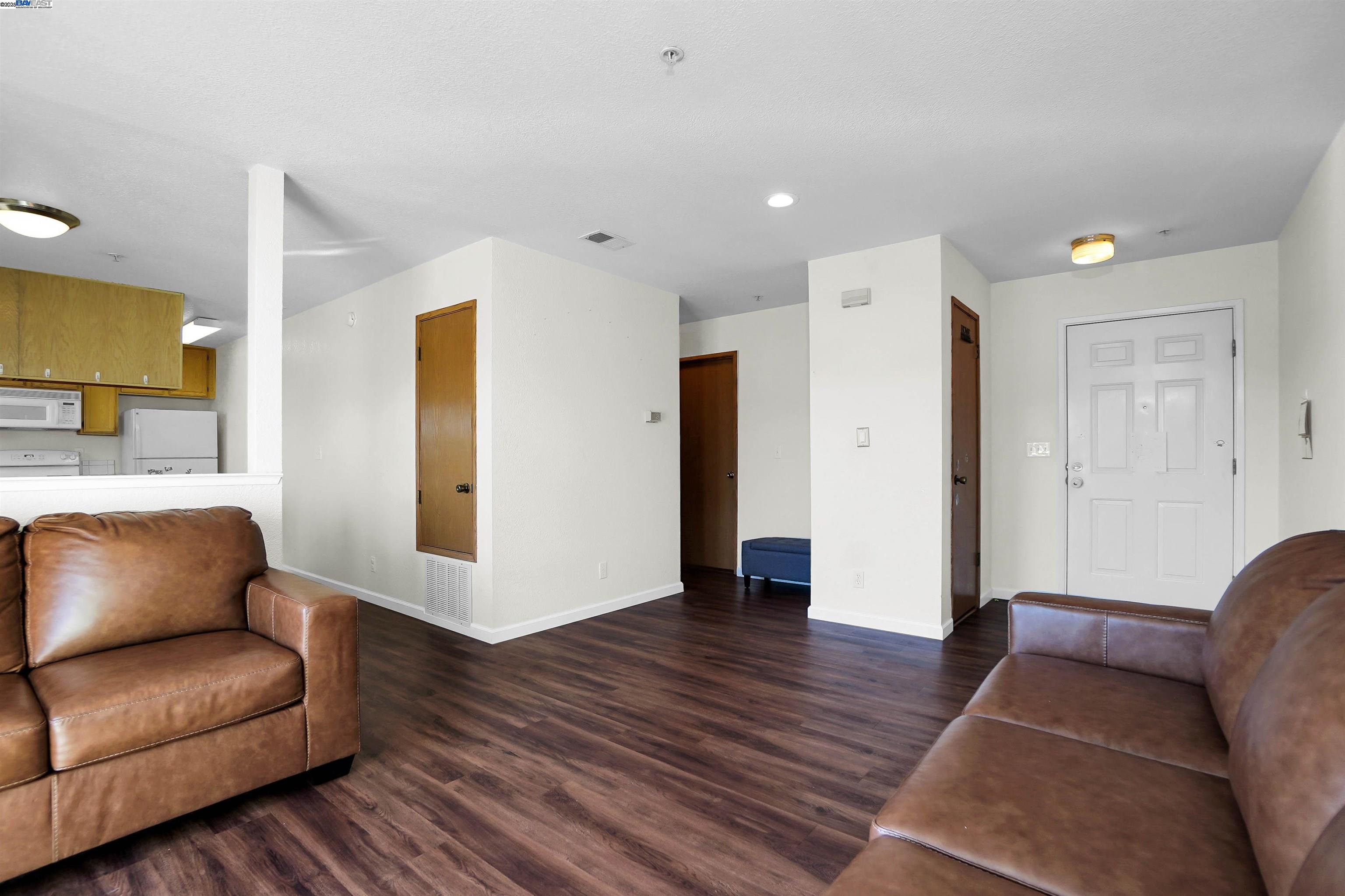Detail Gallery Image 8 of 22 For 920 Elgin St #G,  San Lorenzo,  CA 94580 - 2 Beds | 2 Baths
