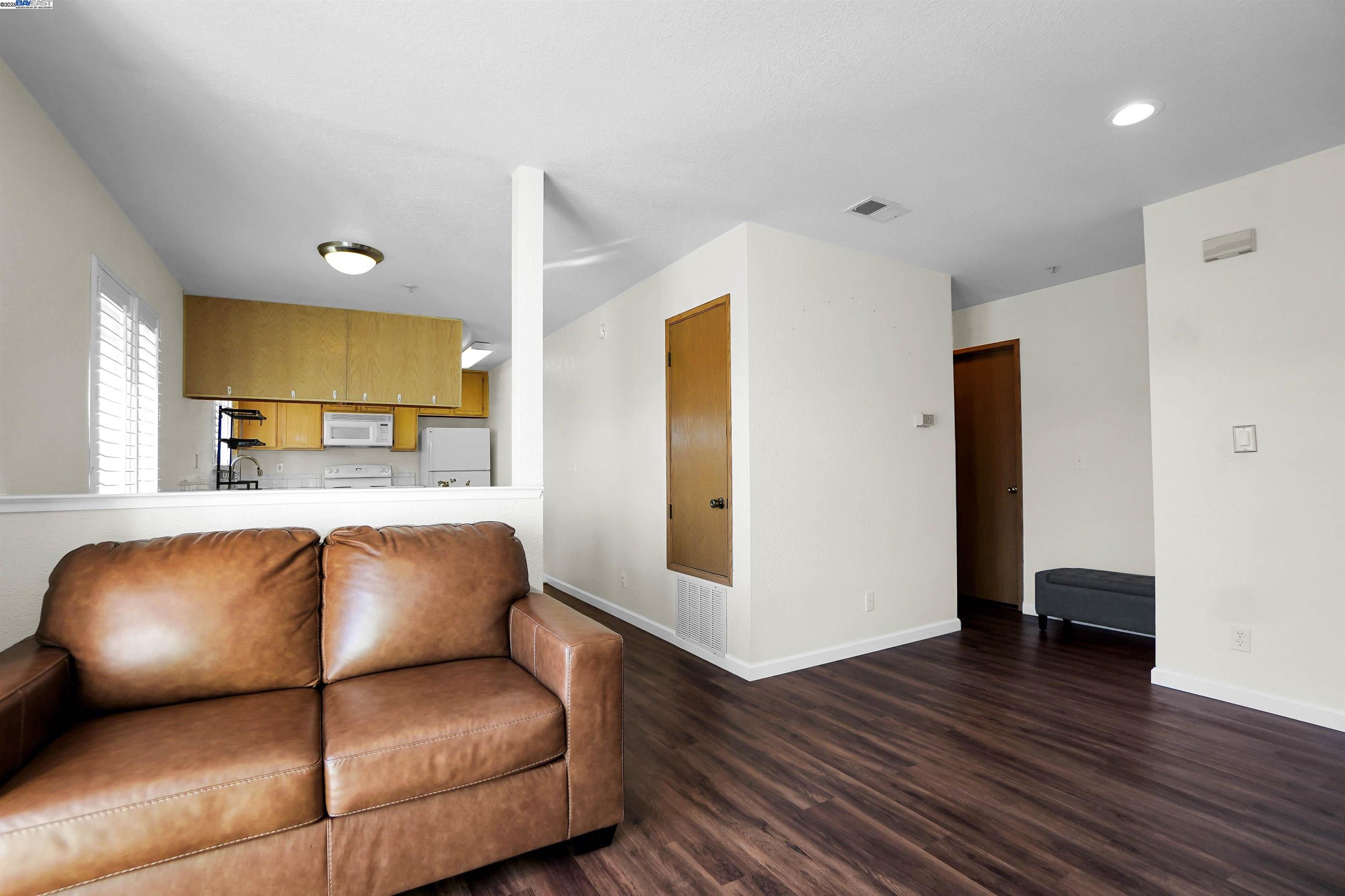 Detail Gallery Image 9 of 22 For 920 Elgin St #G,  San Lorenzo,  CA 94580 - 2 Beds | 2 Baths