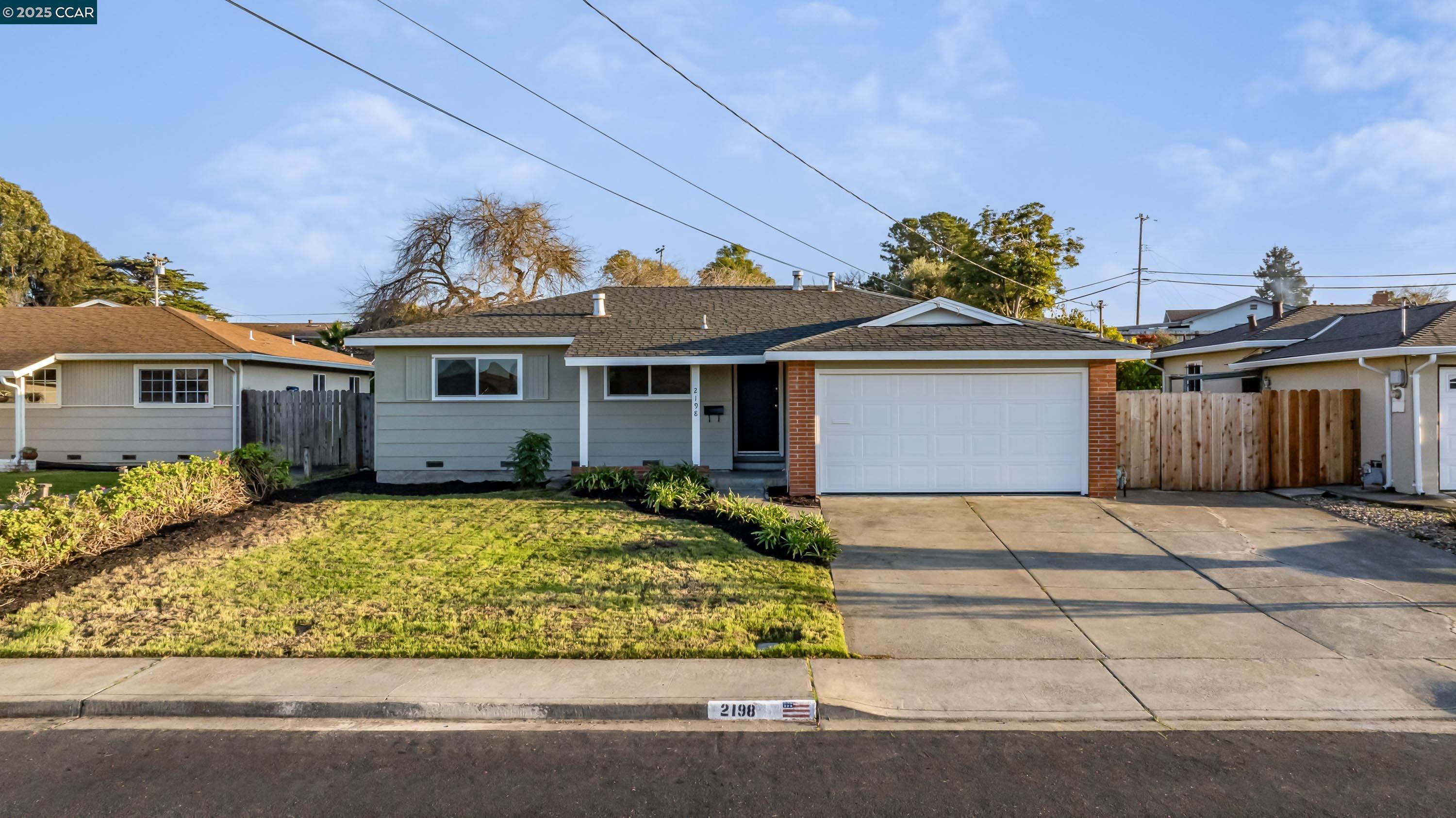 Detail Gallery Image 1 of 1 For 2198 Cypress Ave, San Pablo,  CA 94806 - 4 Beds | 2 Baths