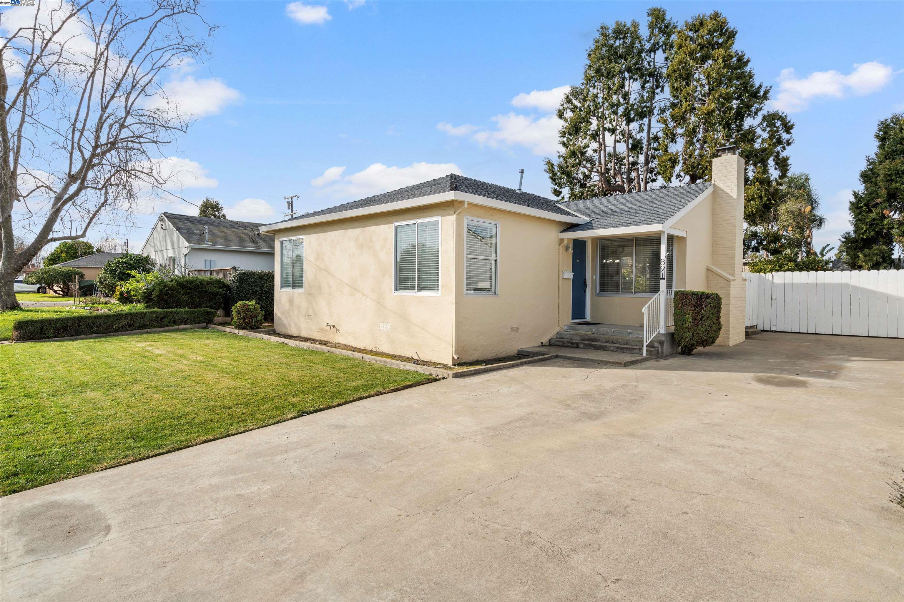 Detail Gallery Image 1 of 1 For 891 via Mariposa, San Lorenzo,  CA 94580 - 3 Beds | 1 Baths