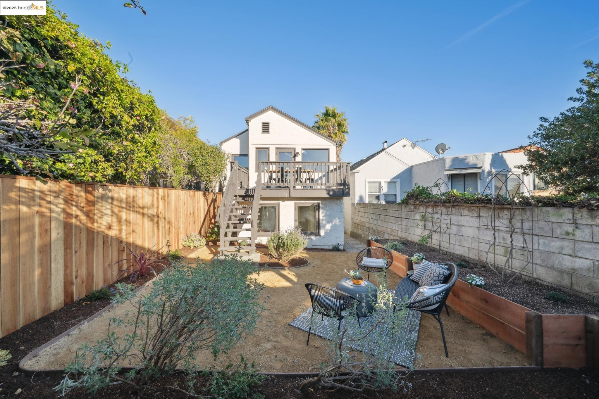 Detail Gallery Image 1 of 1 For 914 Taylor St, Albany,  CA 94706 - 3 Beds | 2 Baths