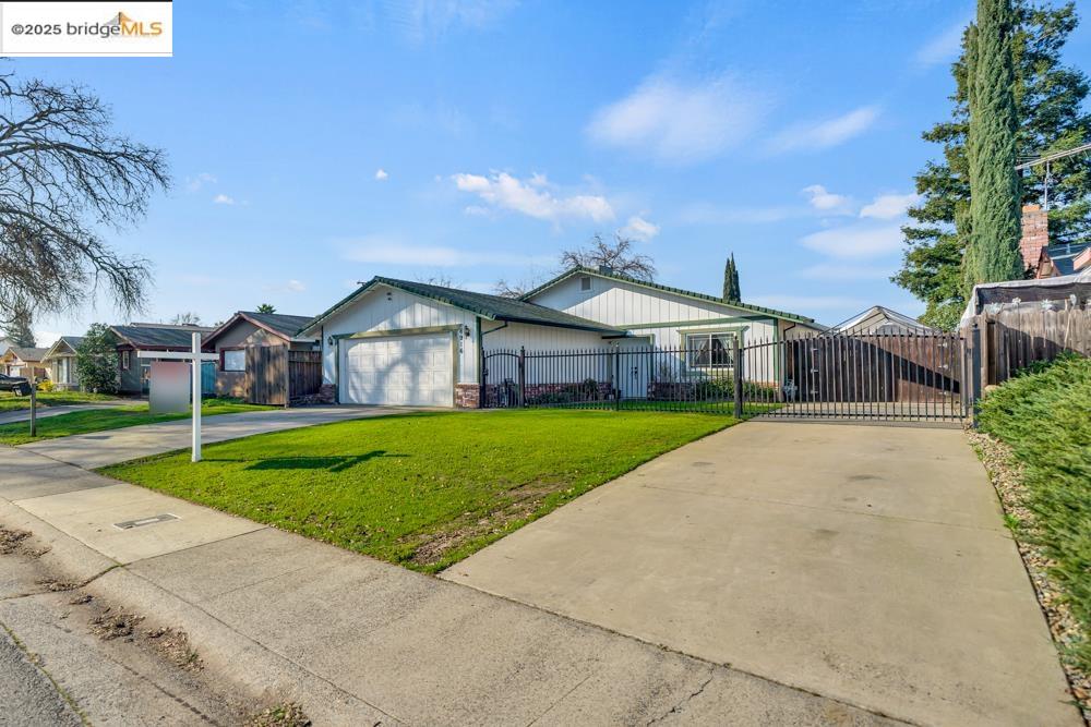 Detail Gallery Image 1 of 1 For 6916 Tierra Green Way, Sacramento,  CA 95828 - 2 Beds | 2 Baths