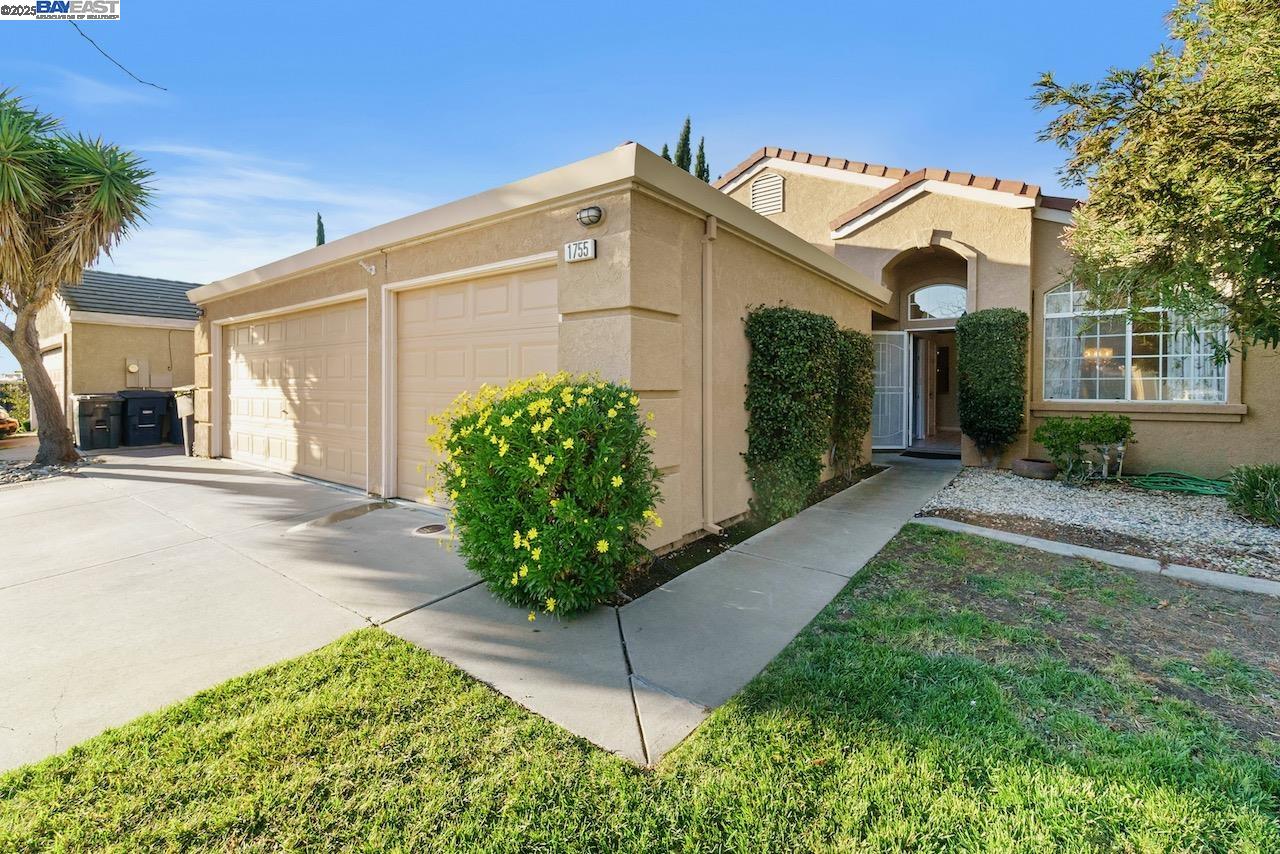 Detail Gallery Image 1 of 1 For 1755 Lavelle Smith Drive, Tracy,  CA 95376 - 3 Beds | 2 Baths