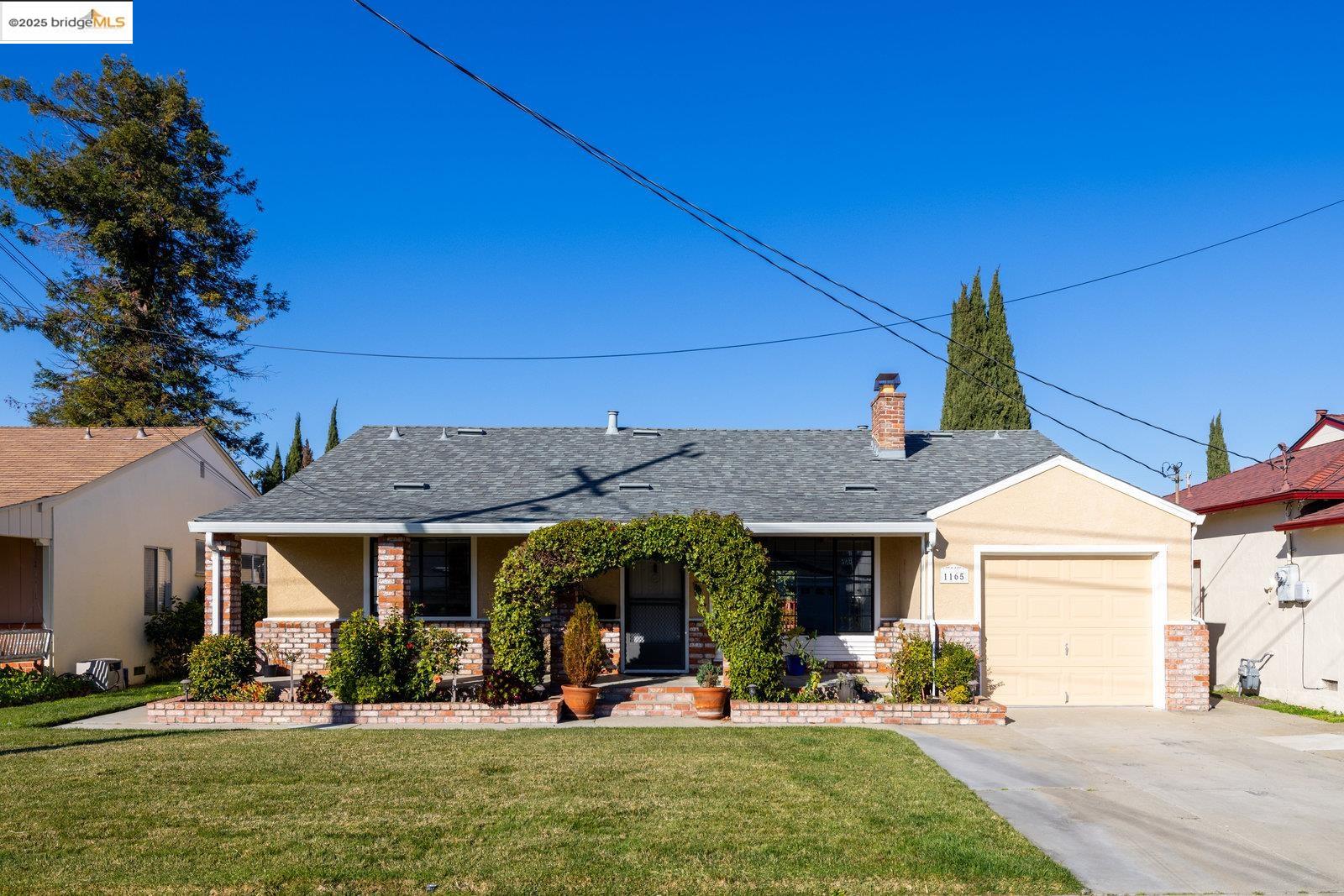 Detail Gallery Image 1 of 1 For 1165 via Esperanza, San Lorenzo,  CA 94580 - 3 Beds | 2 Baths