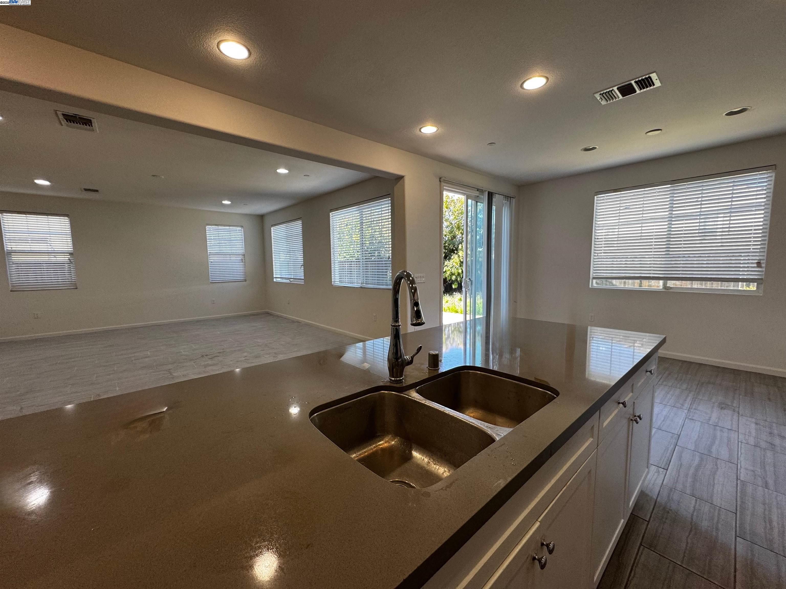 Detail Gallery Image 5 of 34 For 4705 Dundee Street, Antioch,  CA 94531 - 4 Beds | 3 Baths