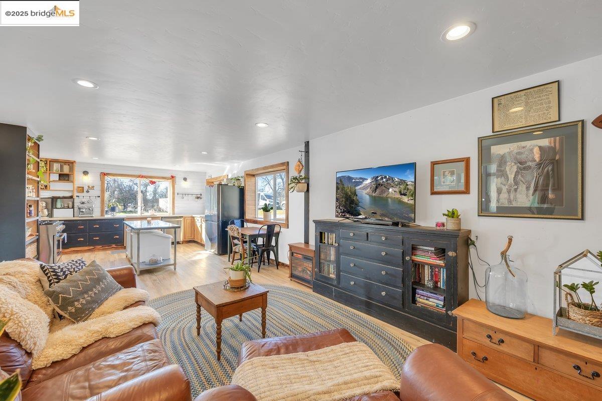 Detail Gallery Image 12 of 43 For 18229 Yosemite Rd, Tuolumne,  CA 95379 - 1 Beds | 2 Baths