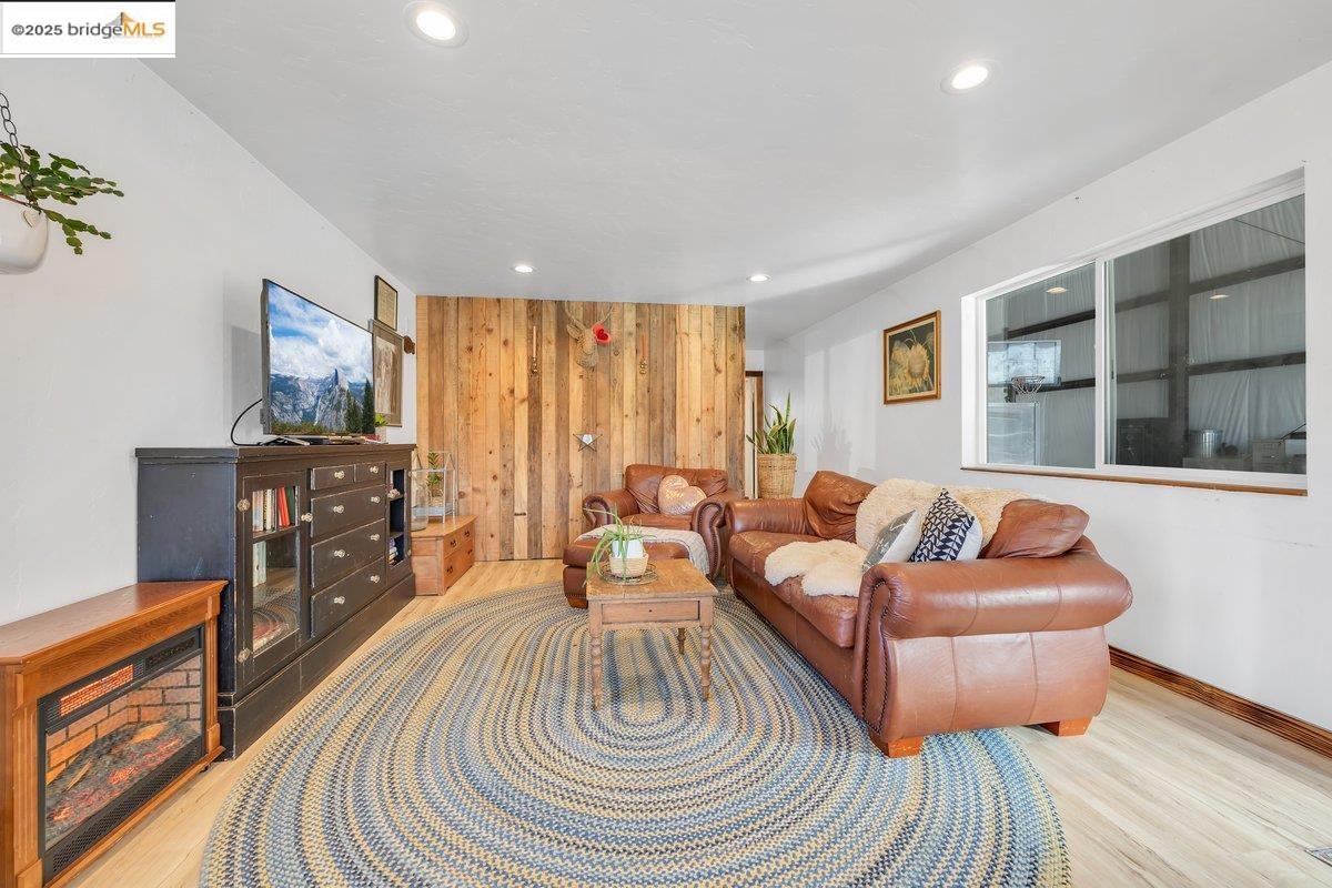 Detail Gallery Image 14 of 43 For 18229 Yosemite Rd, Tuolumne,  CA 95379 - 1 Beds | 2 Baths