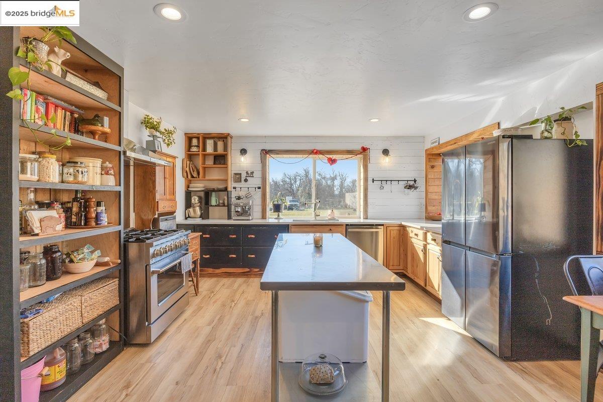 Detail Gallery Image 9 of 43 For 18229 Yosemite Rd, Tuolumne,  CA 95379 - 1 Beds | 2 Baths