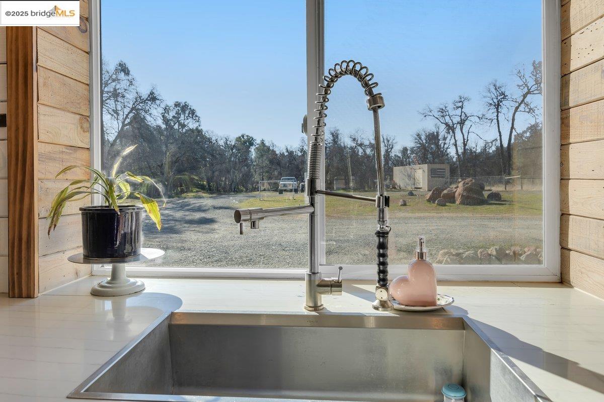 Detail Gallery Image 10 of 43 For 18229 Yosemite Rd, Tuolumne,  CA 95379 - 1 Beds | 2 Baths