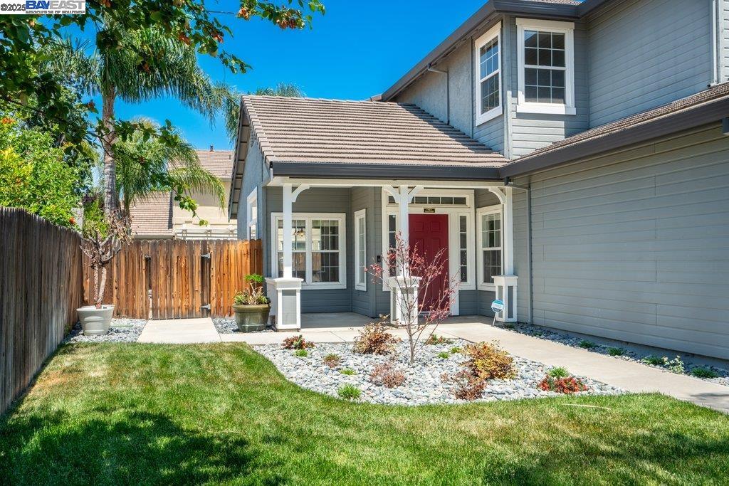 Detail Gallery Image 4 of 56 For 2315 Sabrina Way, Tracy,  CA 95377 - 5 Beds | 3 Baths