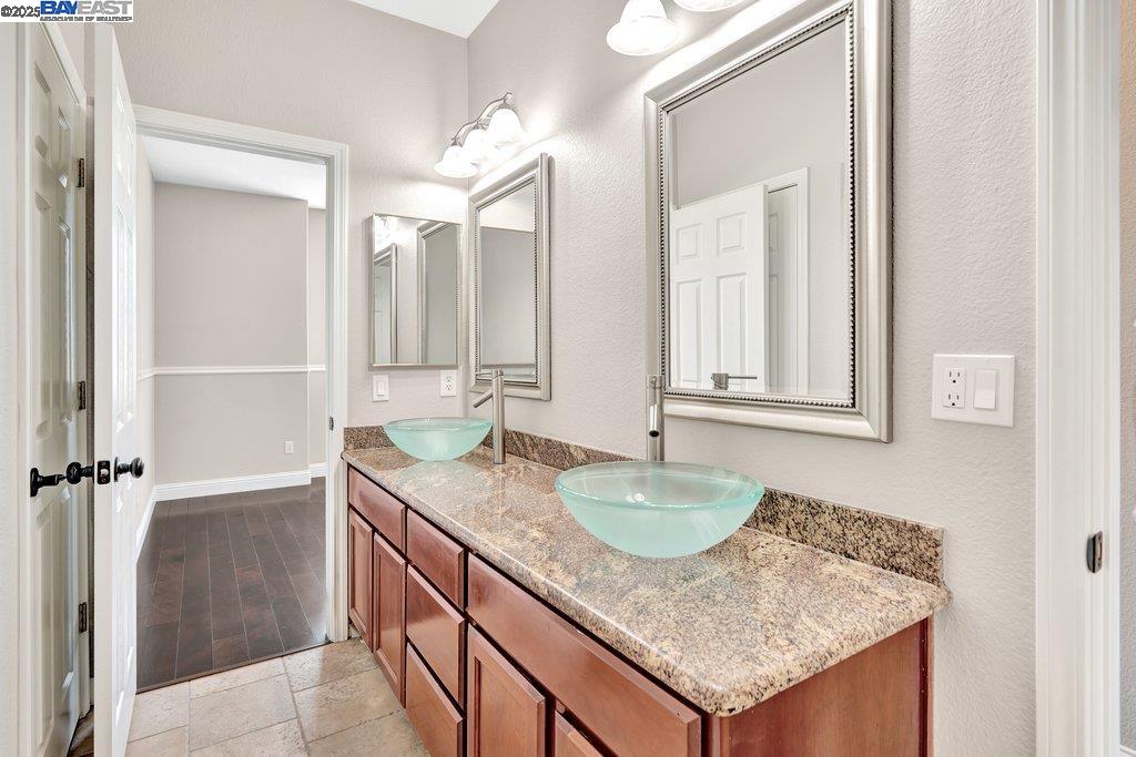 Detail Gallery Image 35 of 56 For 2315 Sabrina Way, Tracy,  CA 95377 - 5 Beds | 3 Baths