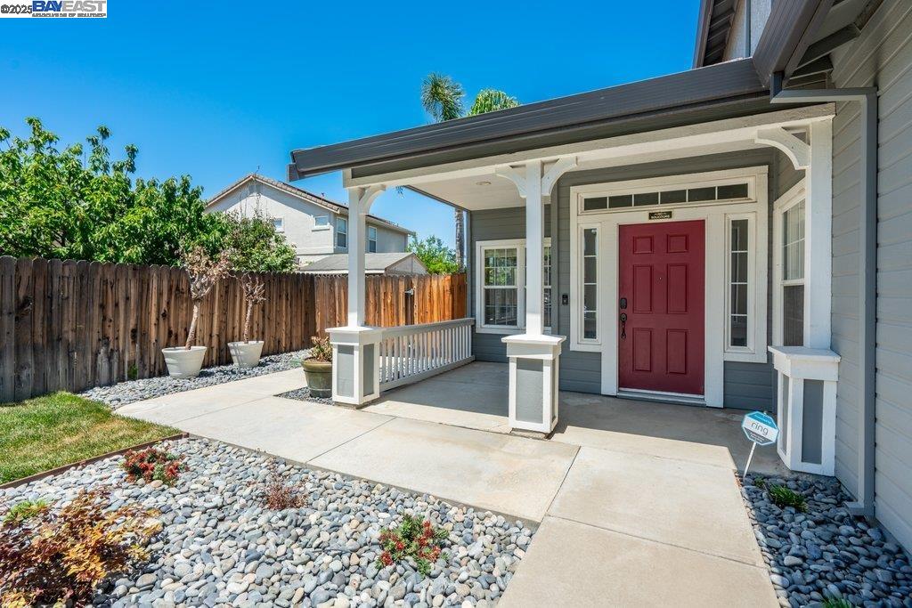 Detail Gallery Image 5 of 56 For 2315 Sabrina Way, Tracy,  CA 95377 - 5 Beds | 3 Baths
