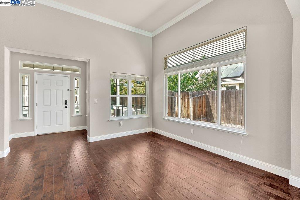 Detail Gallery Image 8 of 56 For 2315 Sabrina Way, Tracy,  CA 95377 - 5 Beds | 3 Baths