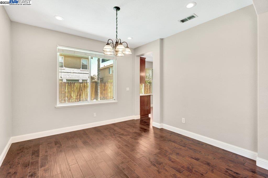 Detail Gallery Image 9 of 56 For 2315 Sabrina Way, Tracy,  CA 95377 - 5 Beds | 3 Baths