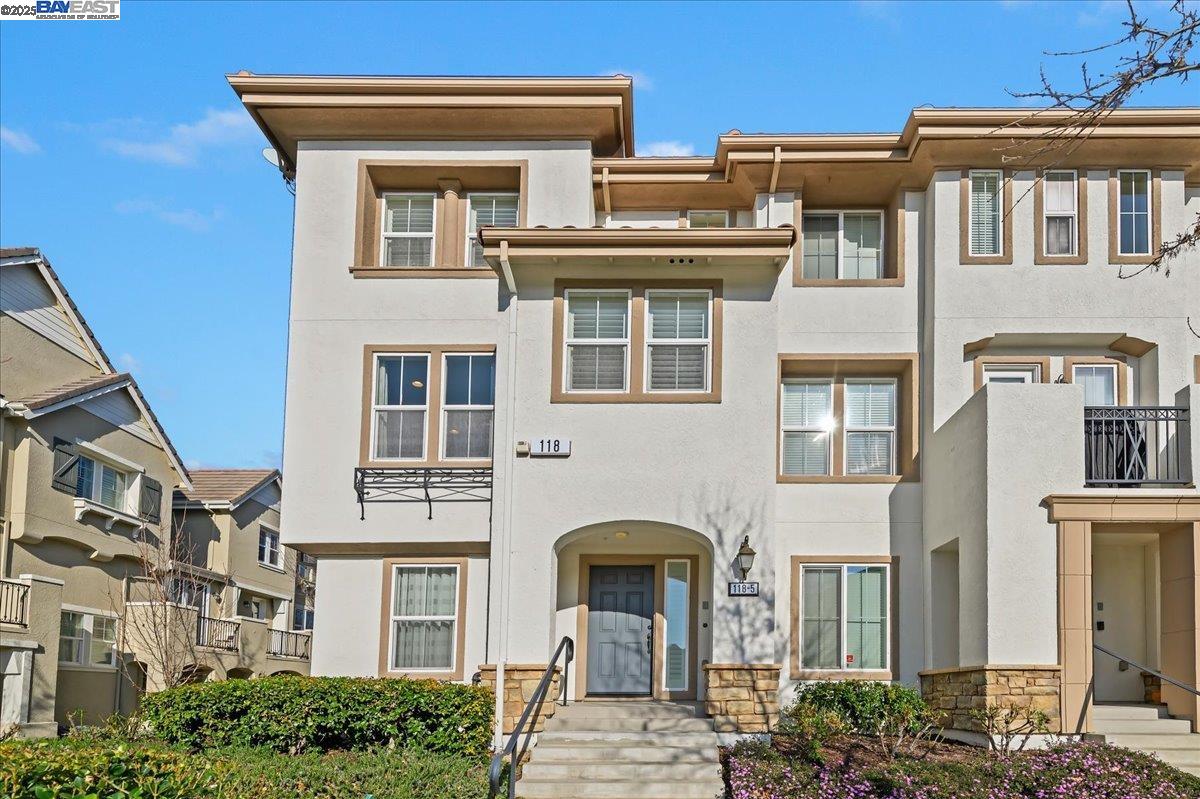 Detail Gallery Image 1 of 1 For 118 Selby Ln #5,  Livermore,  CA 94551 - 2 Beds | 2/1 Baths
