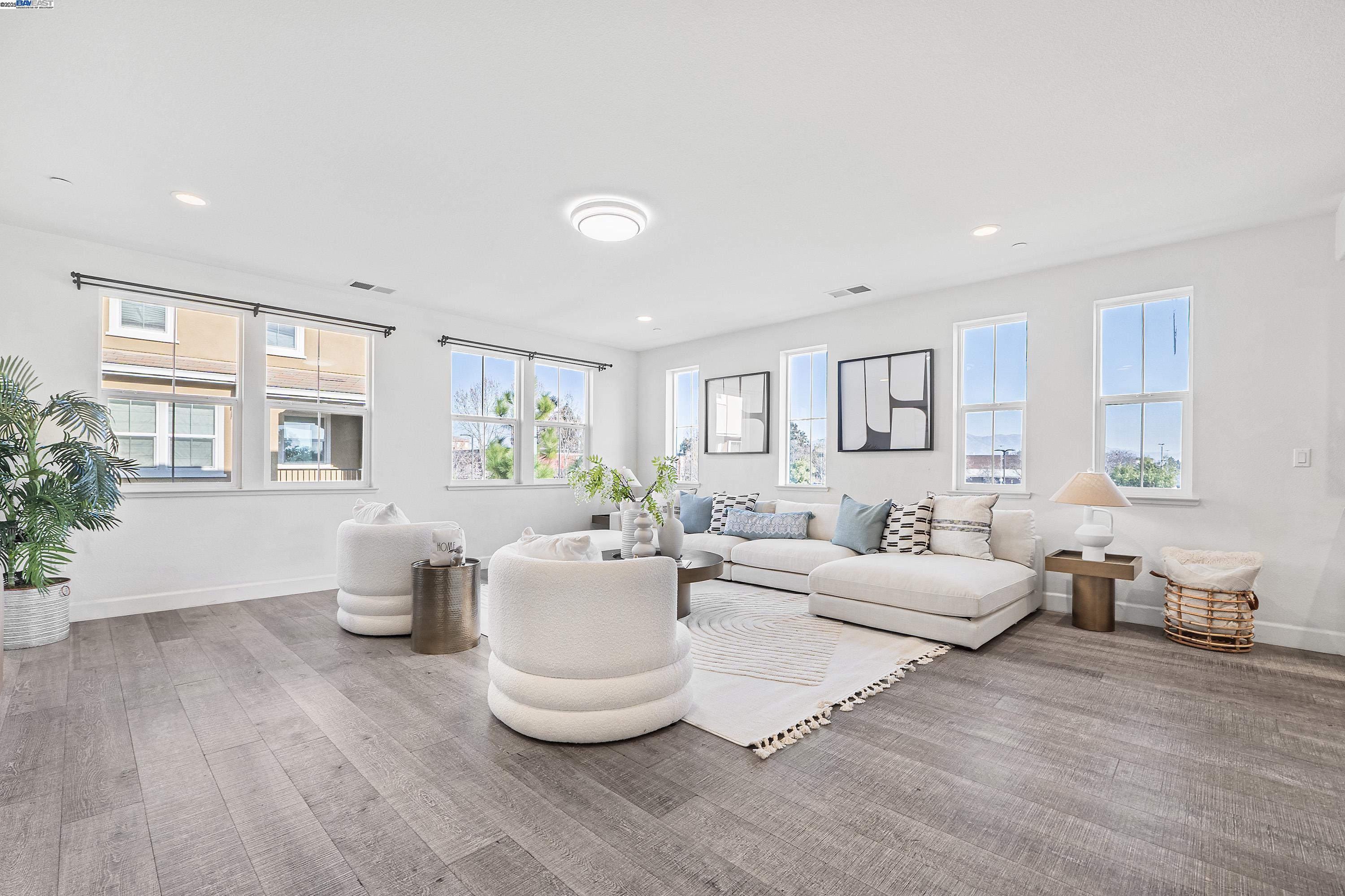 Photo #2: 41083354 Listing 