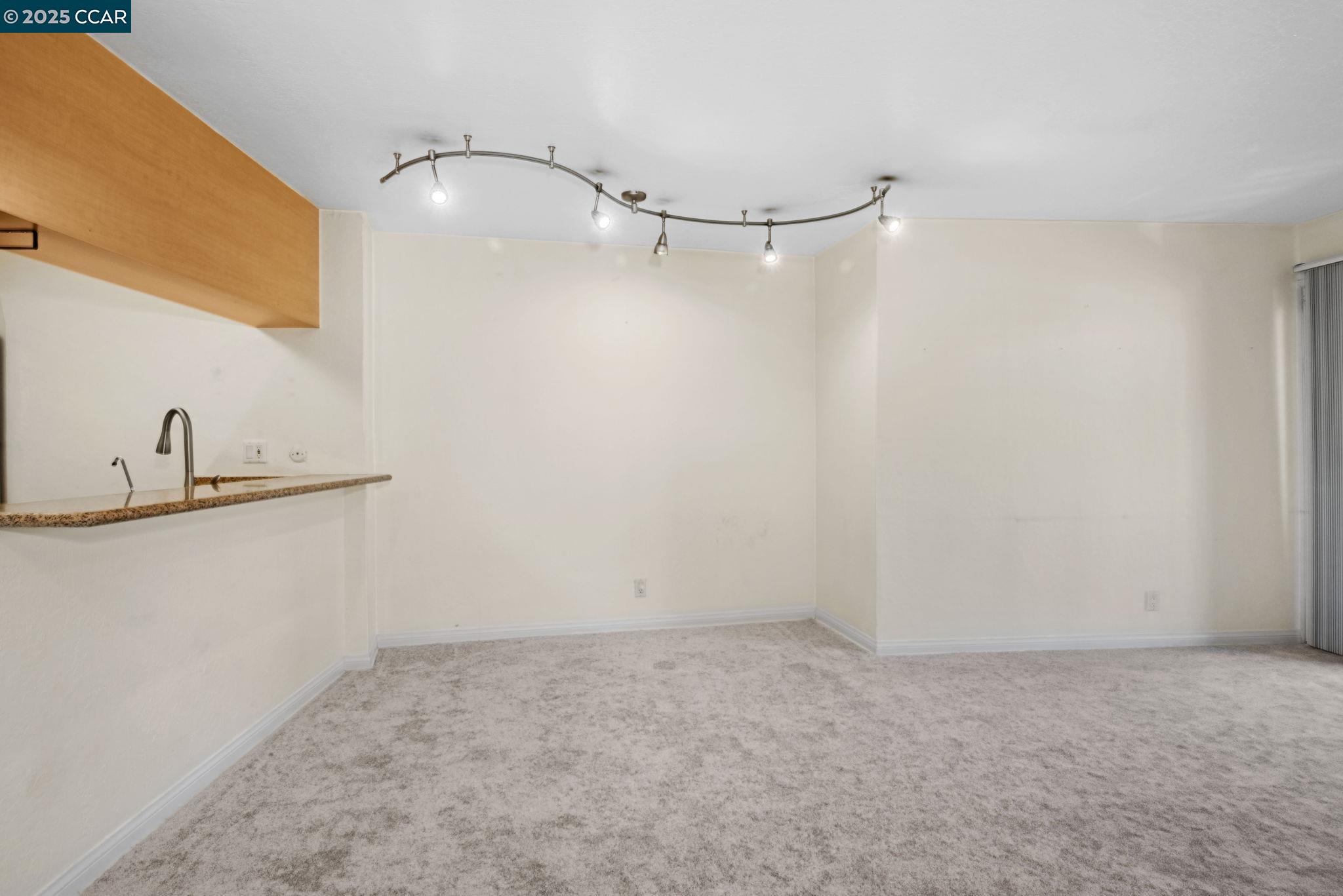Photo #6: 41083355 Listing 