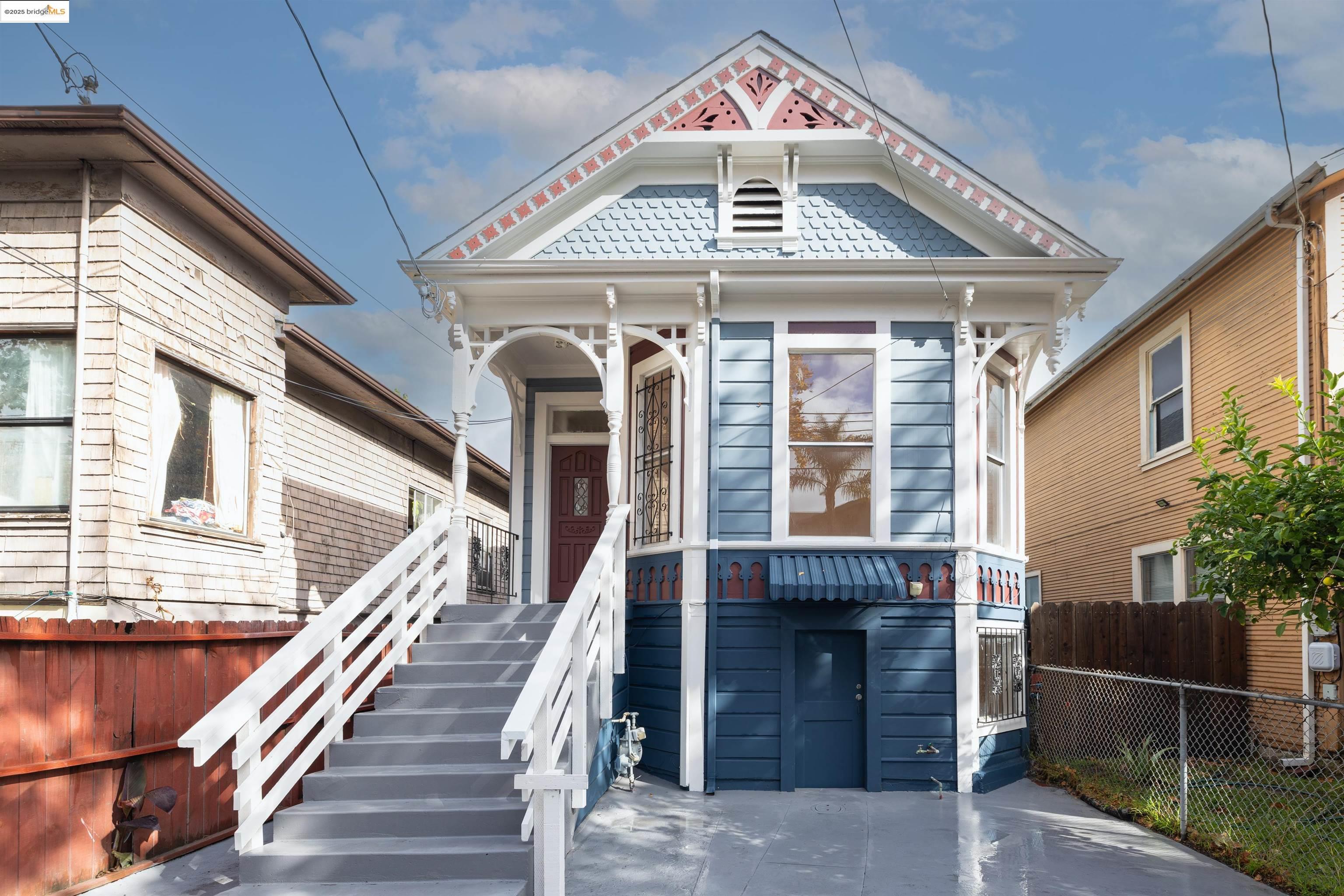 Detail Gallery Image 1 of 1 For 2113 6th St, Berkeley,  CA 94710 - 2 Beds | 2 Baths