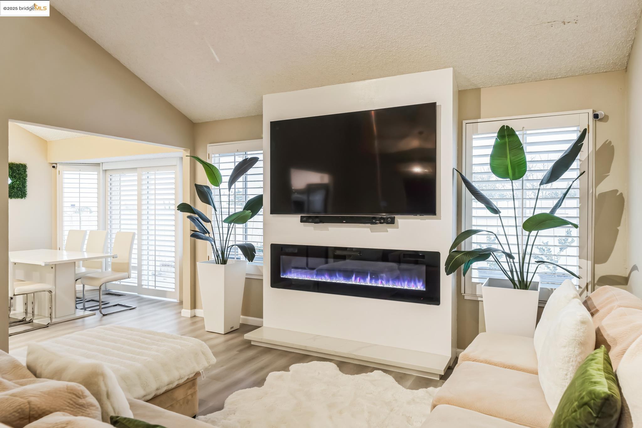 Detail Gallery Image 1 of 1 For 3965 Alta Vista Cir, Pittsburg,  CA 94565 - 3 Beds | 2 Baths