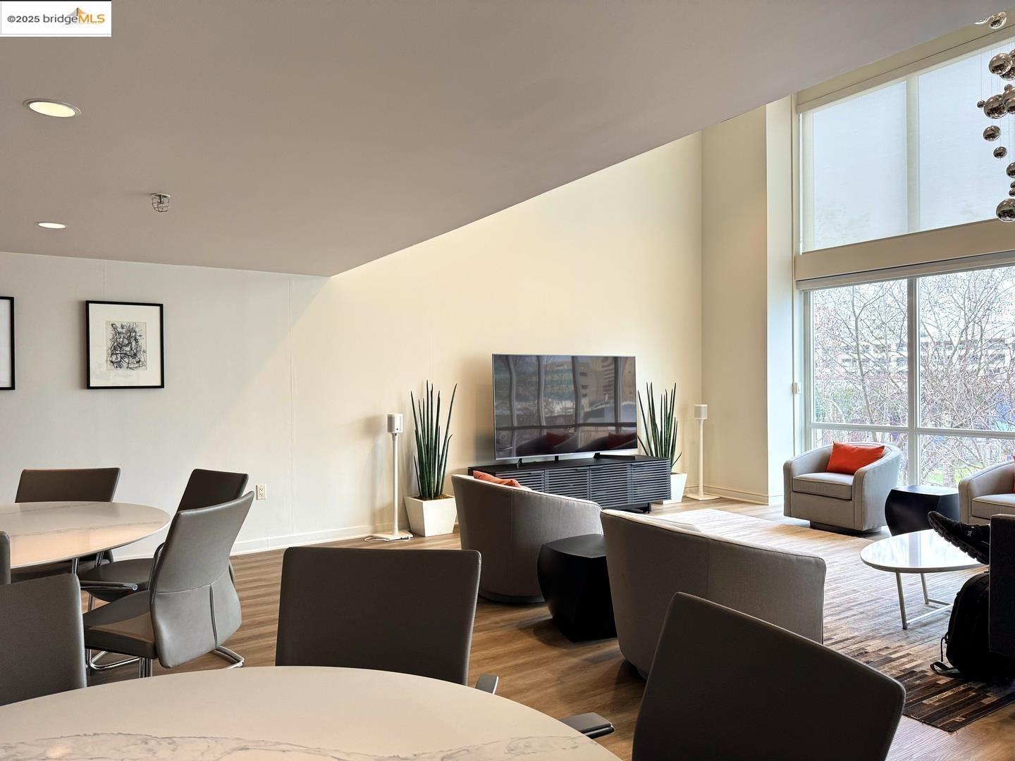 222 Broadway APT 1412, Oakland, California 94607, 1 Bedroom Bedrooms, 2 Rooms Rooms,1 BathroomBathrooms,Residential,For Sale,222 Broadway APT 1412,41083419