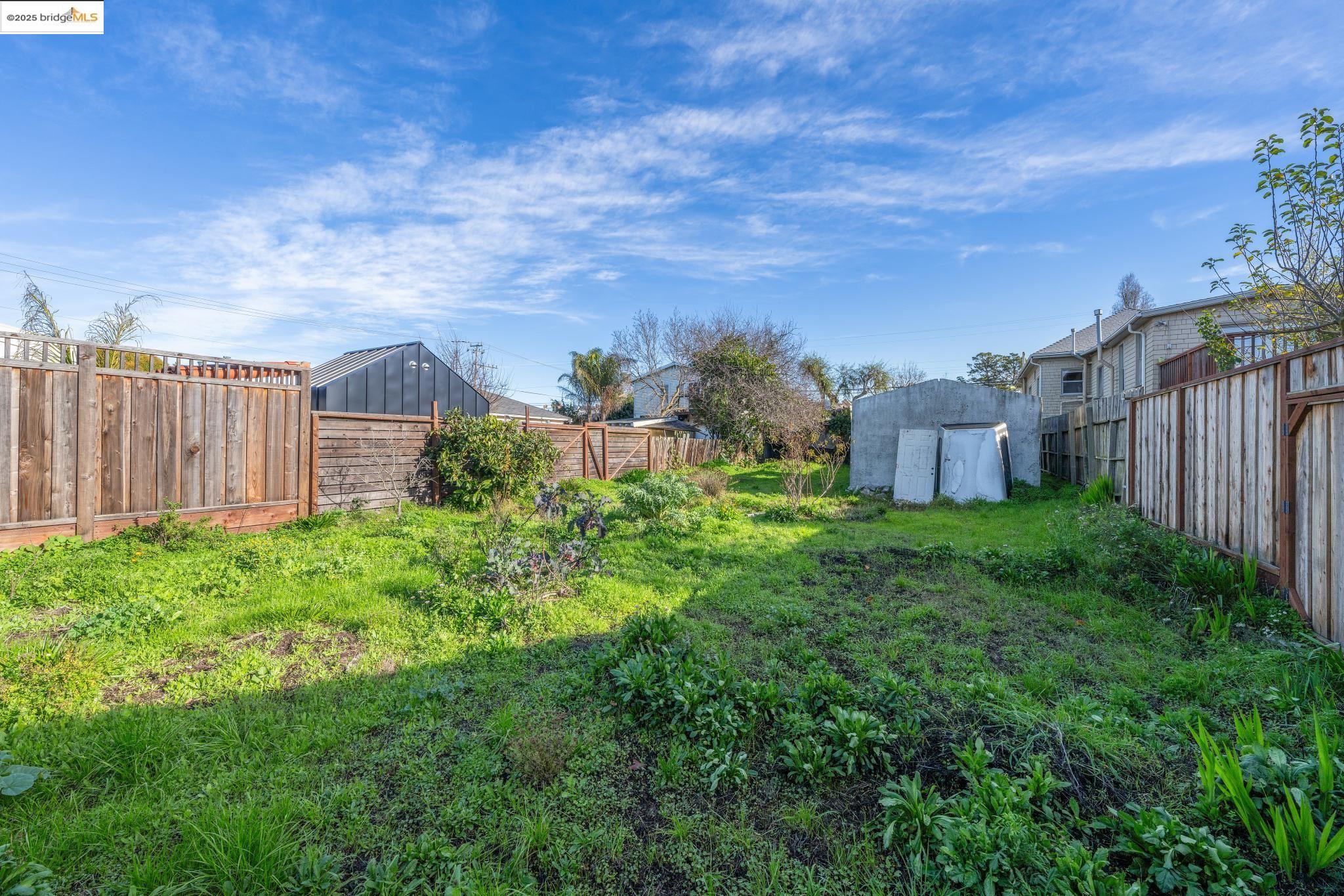 Detail Gallery Image 11 of 25 For 3032 Mabel St, Berkeley,  CA 94702 - 2 Beds | 1 Baths